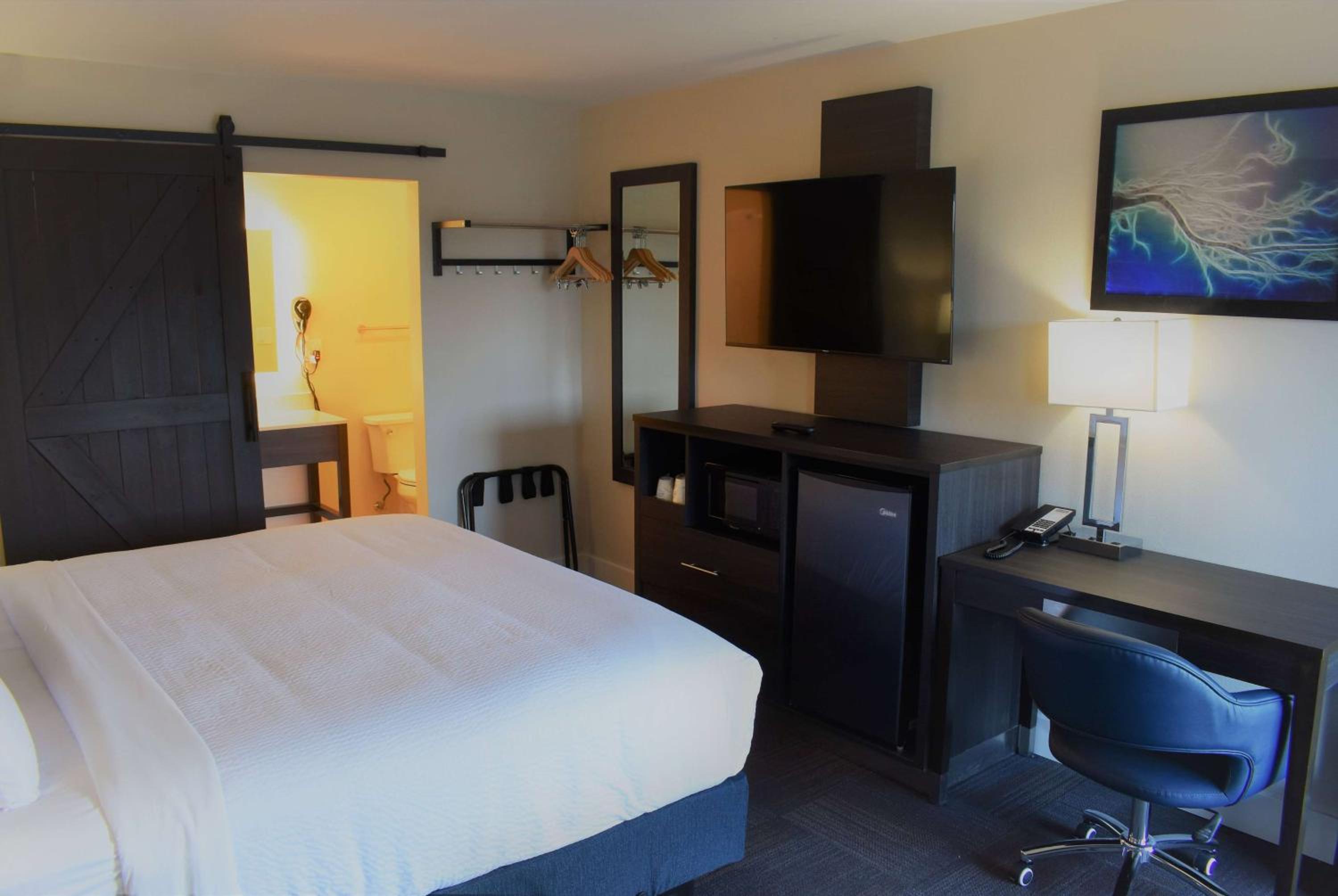 King Room - Non-Smoking photo 2