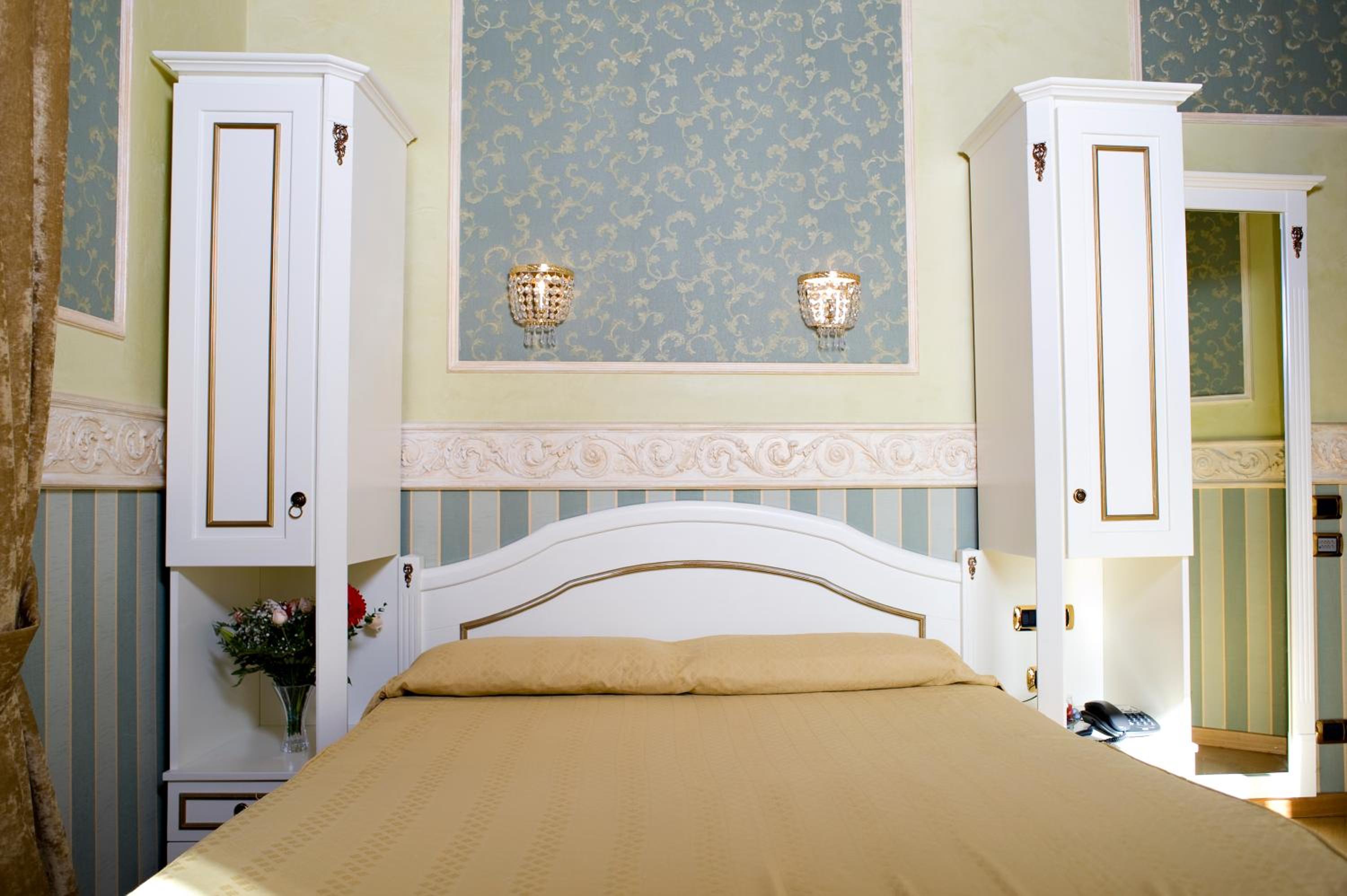Deluxe Double or Twin Room with City View