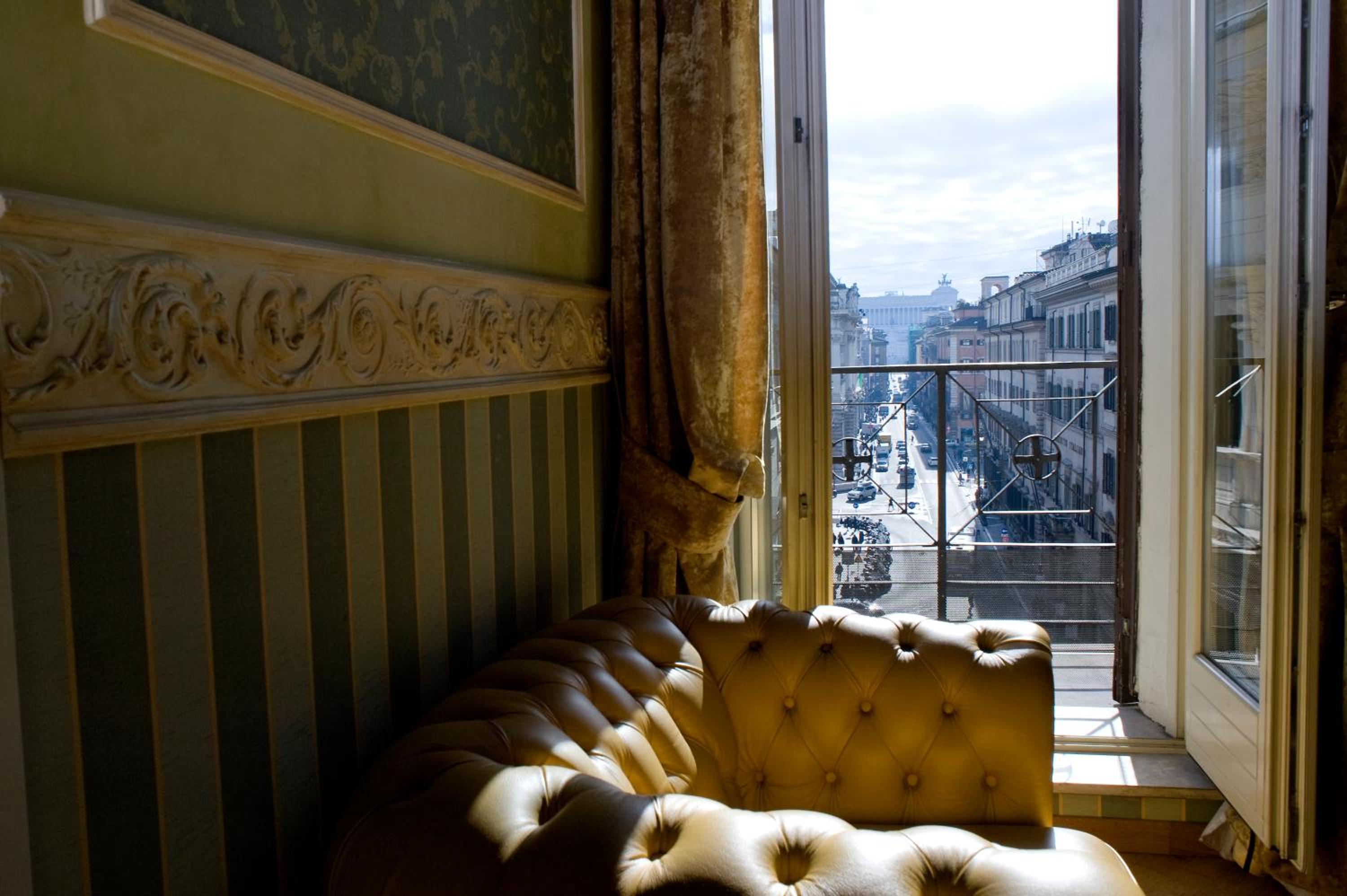 Deluxe Double or Twin Room with City View photo 2
