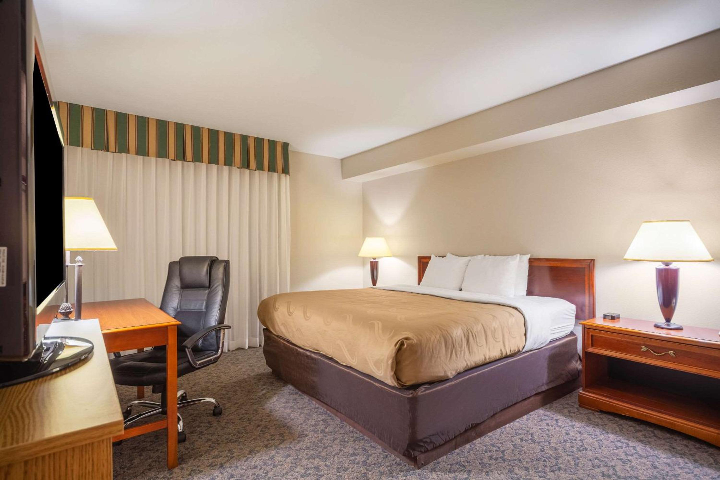 King Suite - Accessible/Non-Smoking photo 1