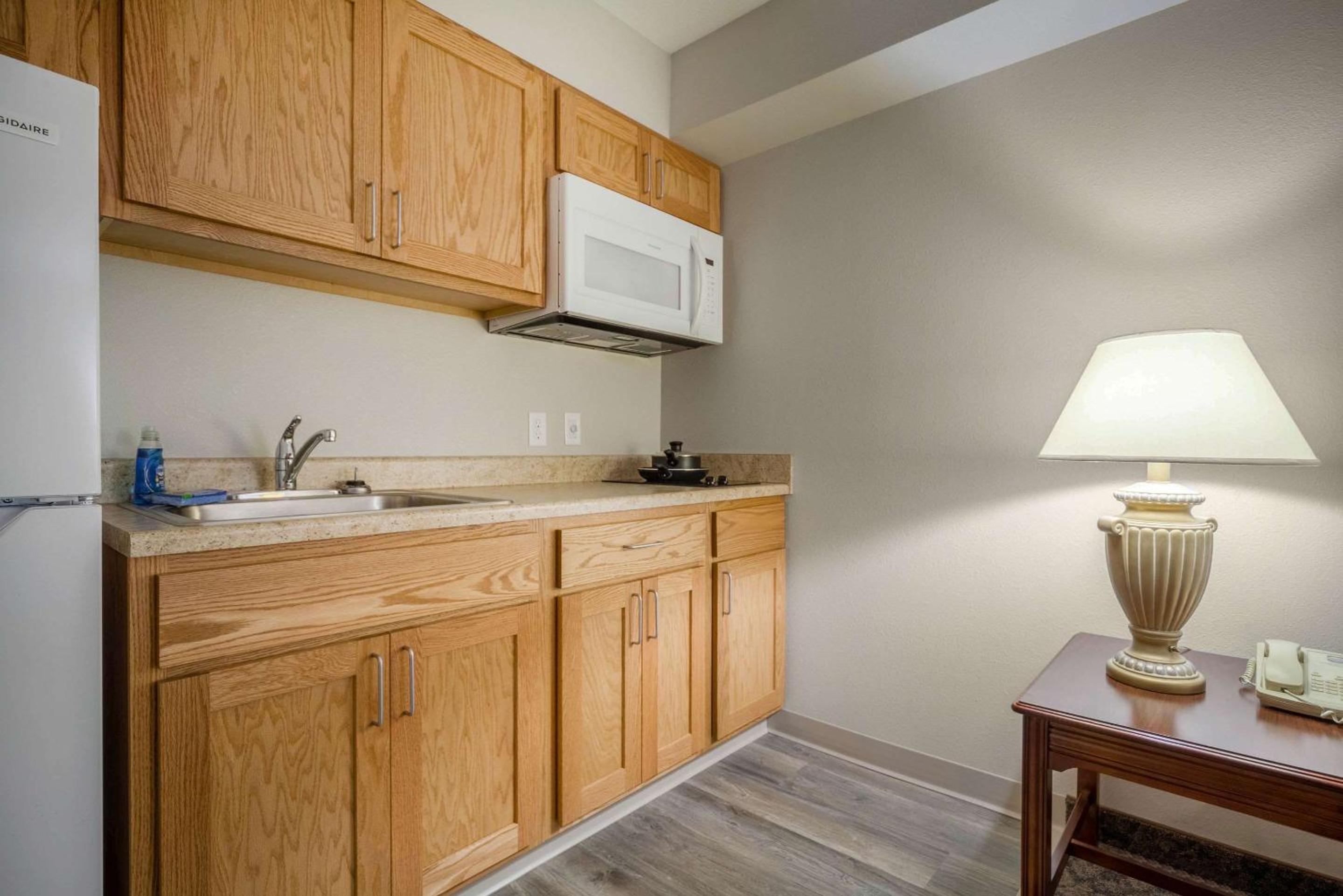 King Suite - Accessible/Non-Smoking photo 3