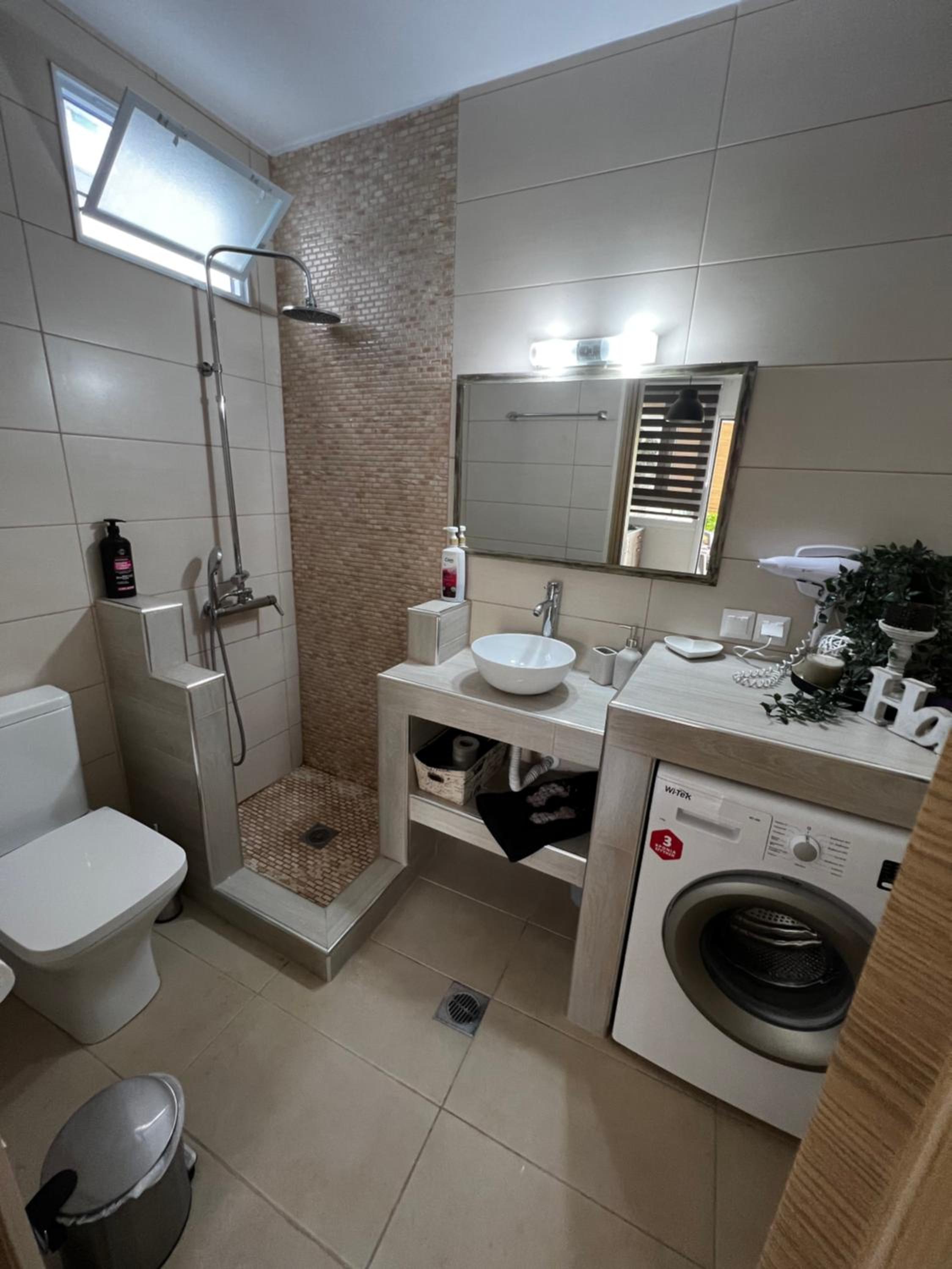 One-Bedroom House - Photo 19
