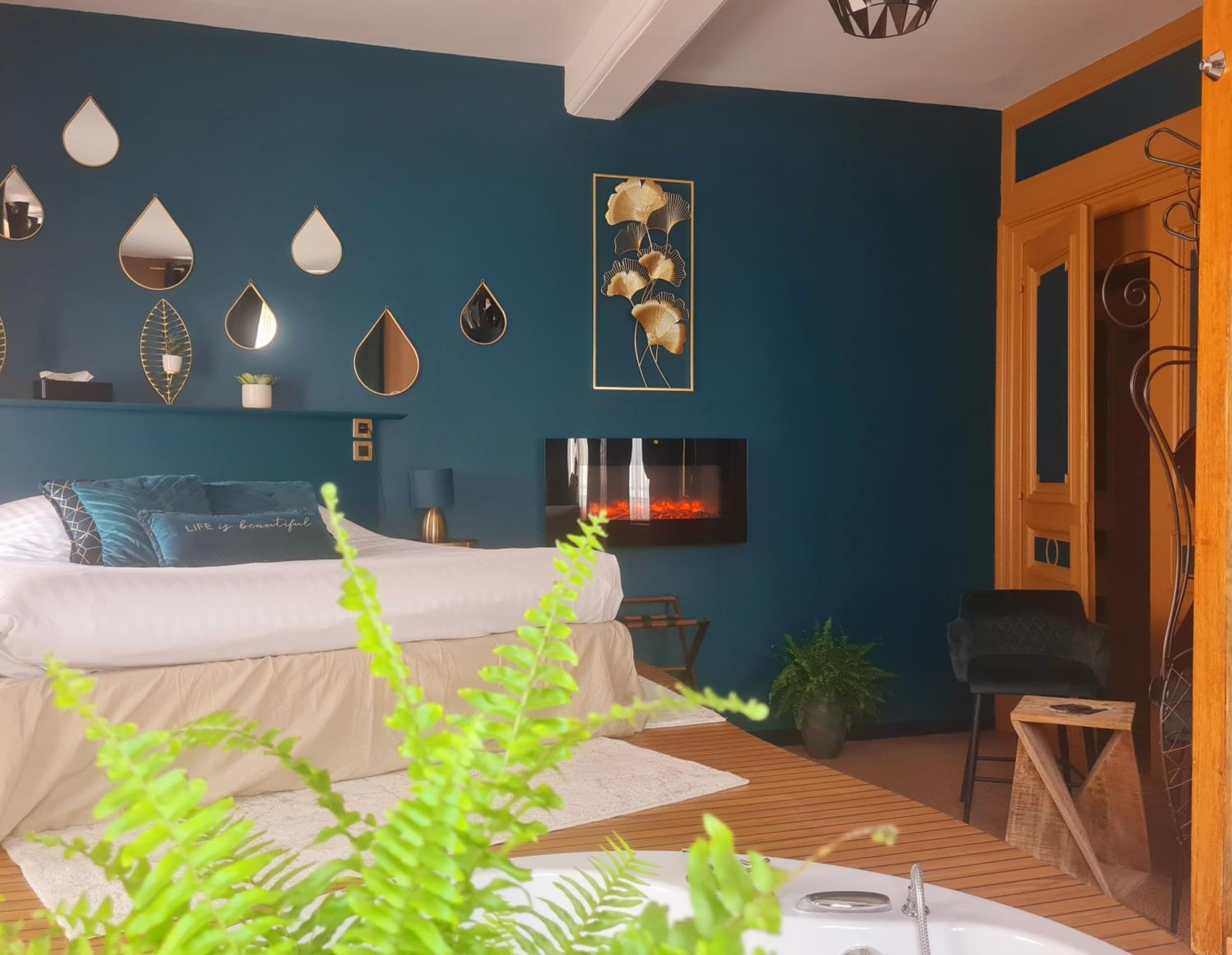 Deluxe Double Room with Bath photo 3