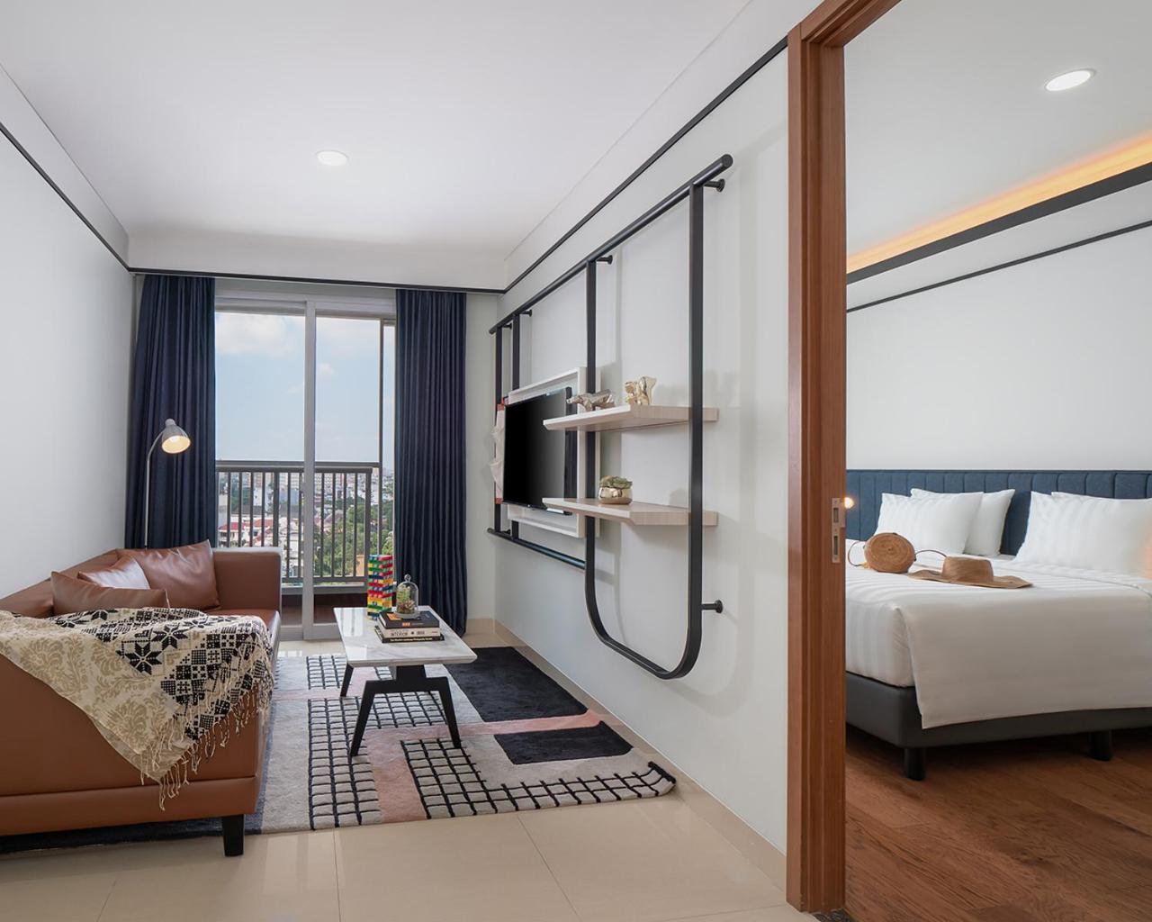 One-Bedroom Suite - Photo 4