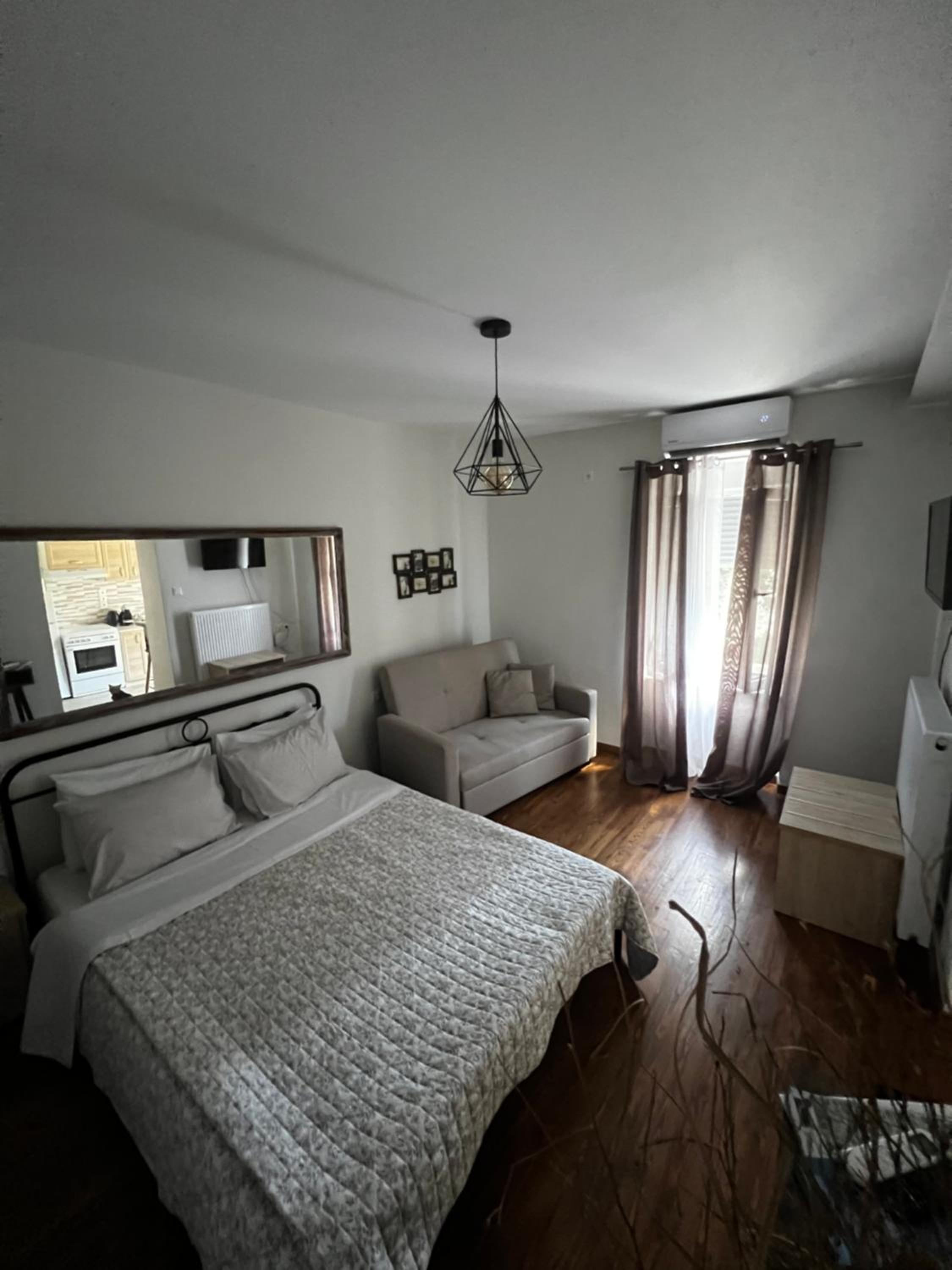 One-Bedroom House - Photo 24