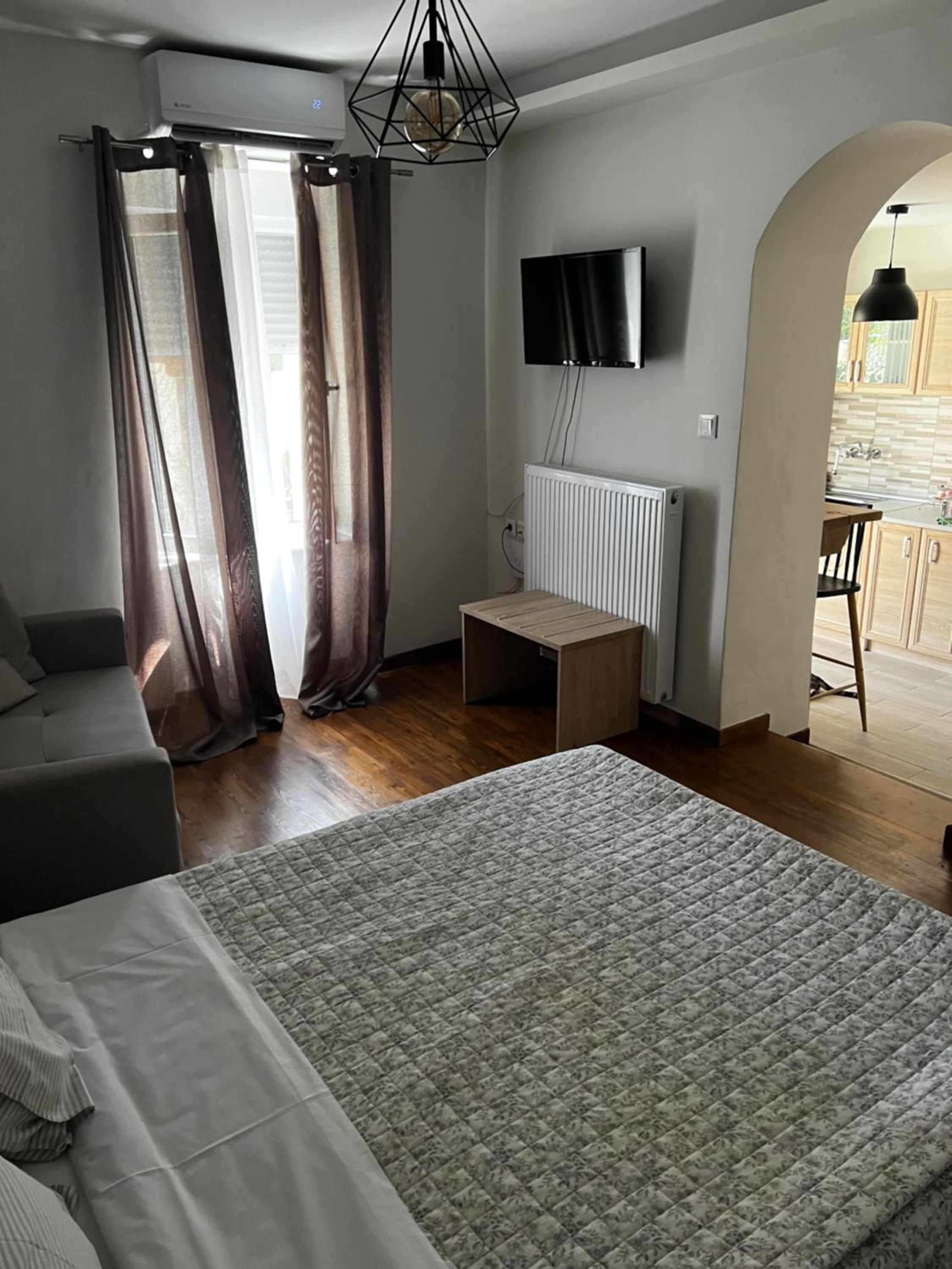 One-Bedroom House - Photo 25