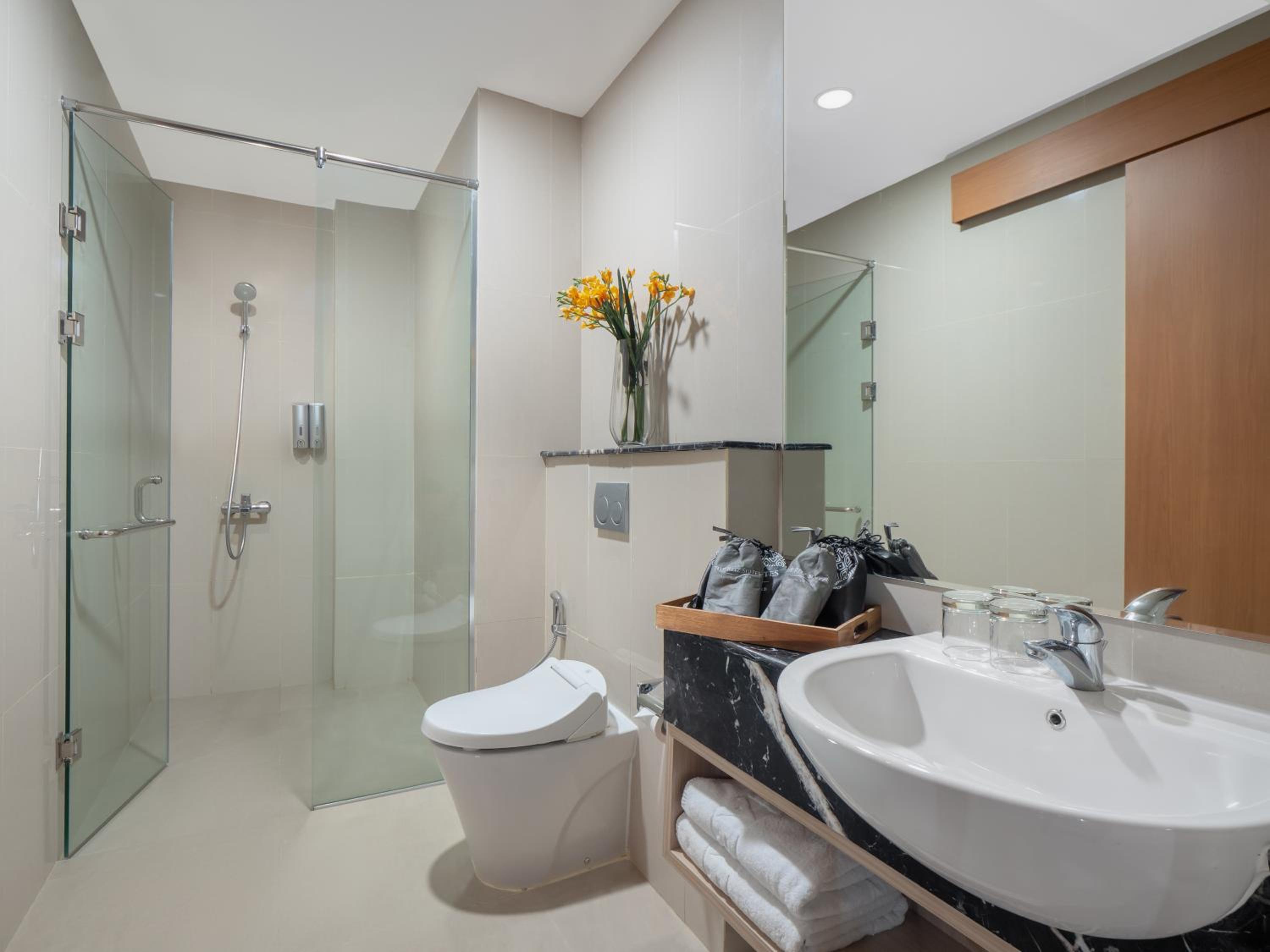 One-Bedroom Suite - Photo 2