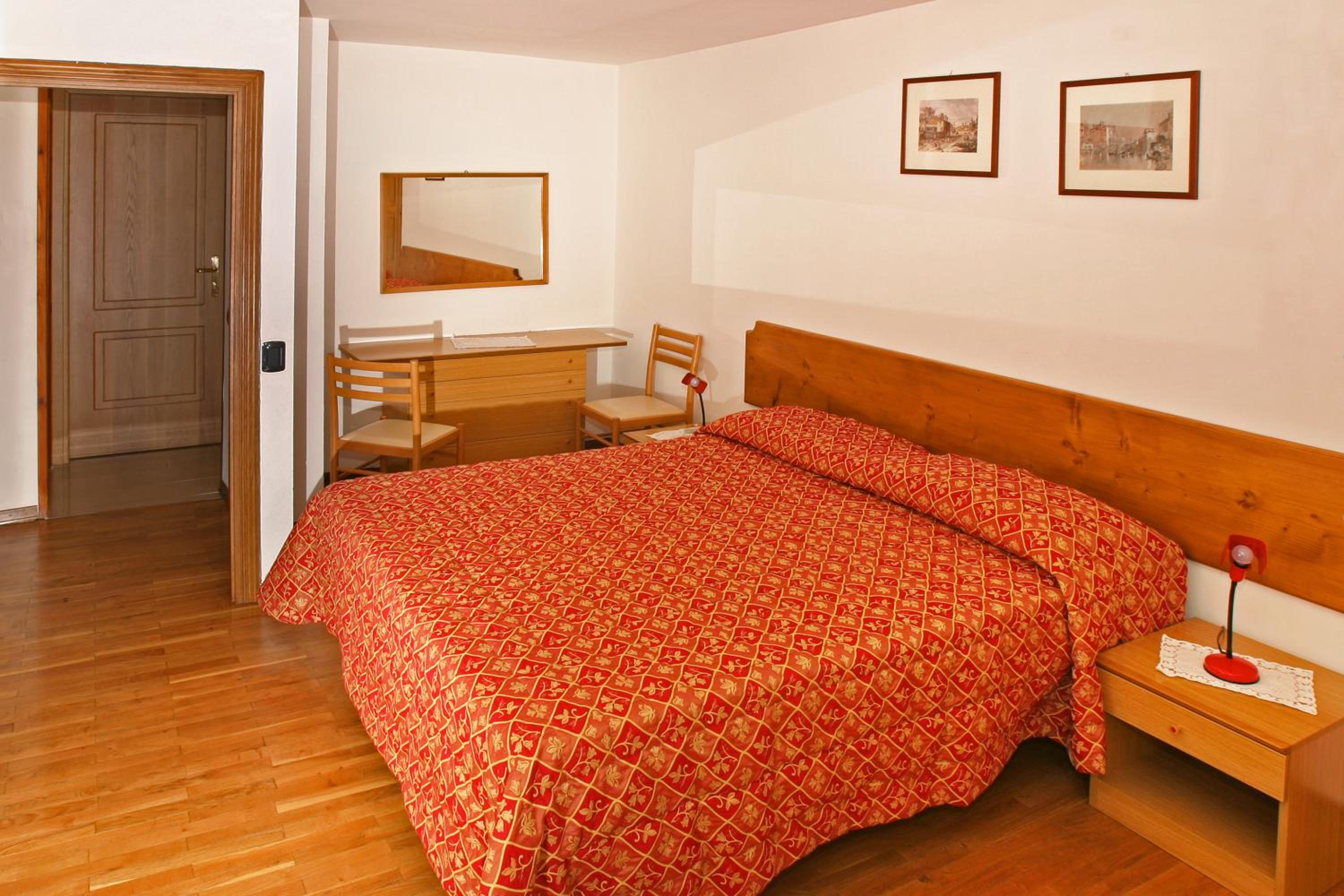 Two Connecting Rooms photo 2