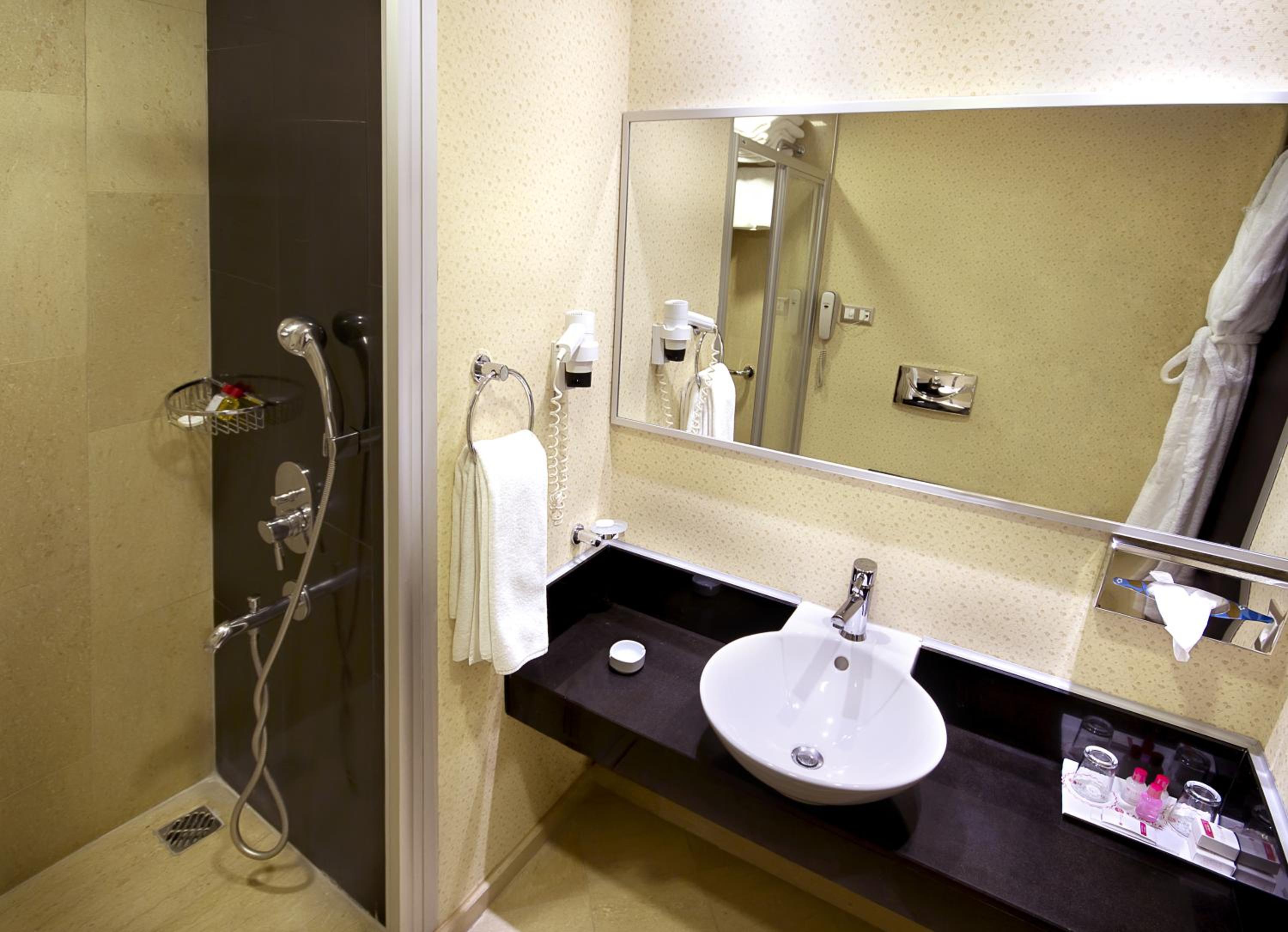 Double Room - Photo 8