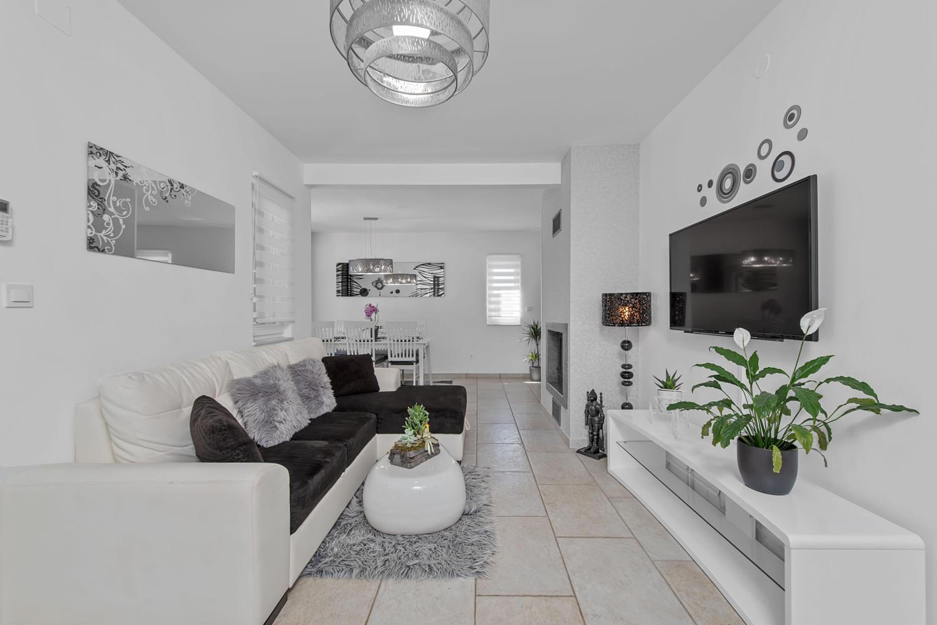 Villa photo 1