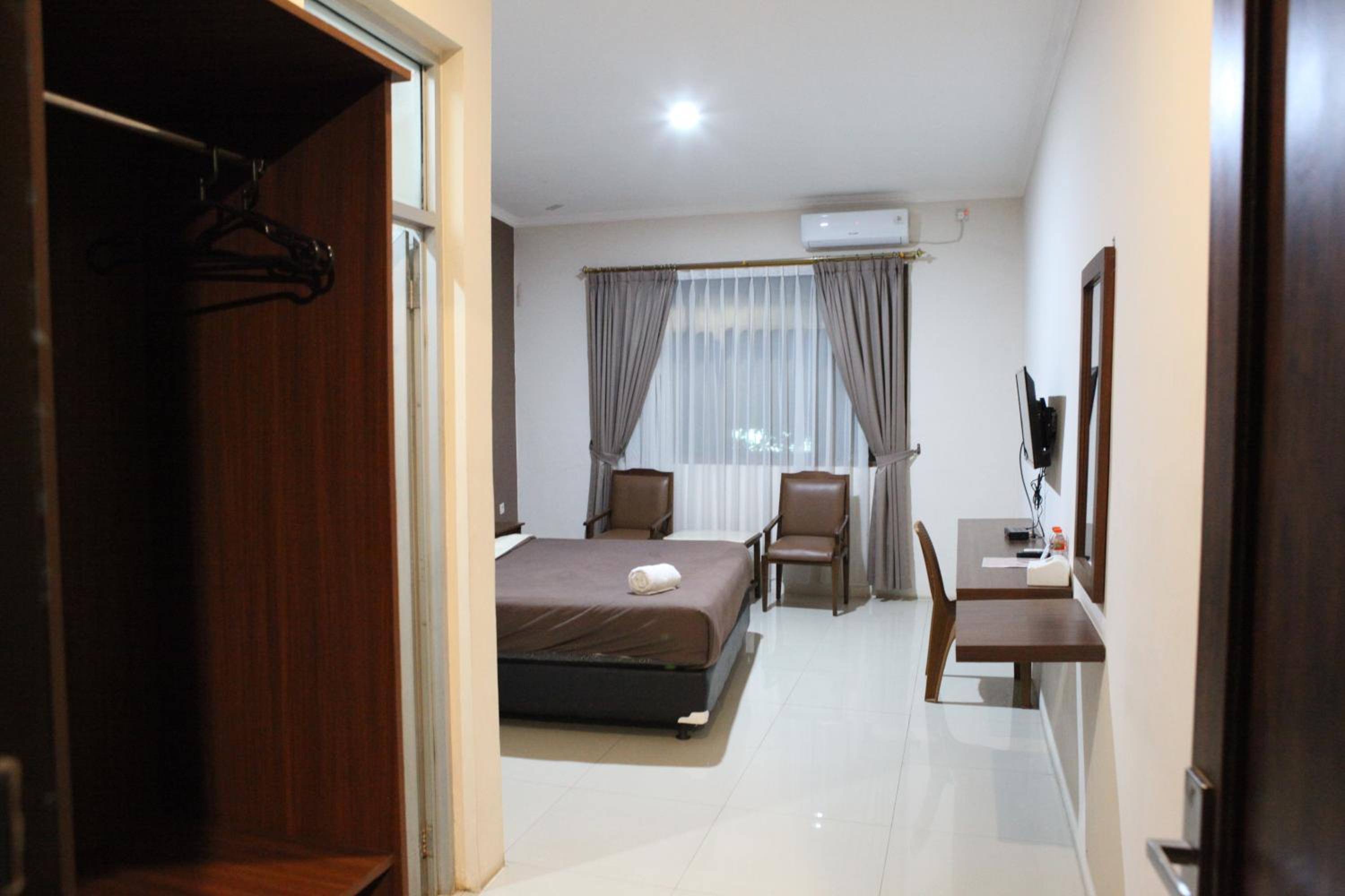 Deluxe Double or Twin Room - Photo 8
