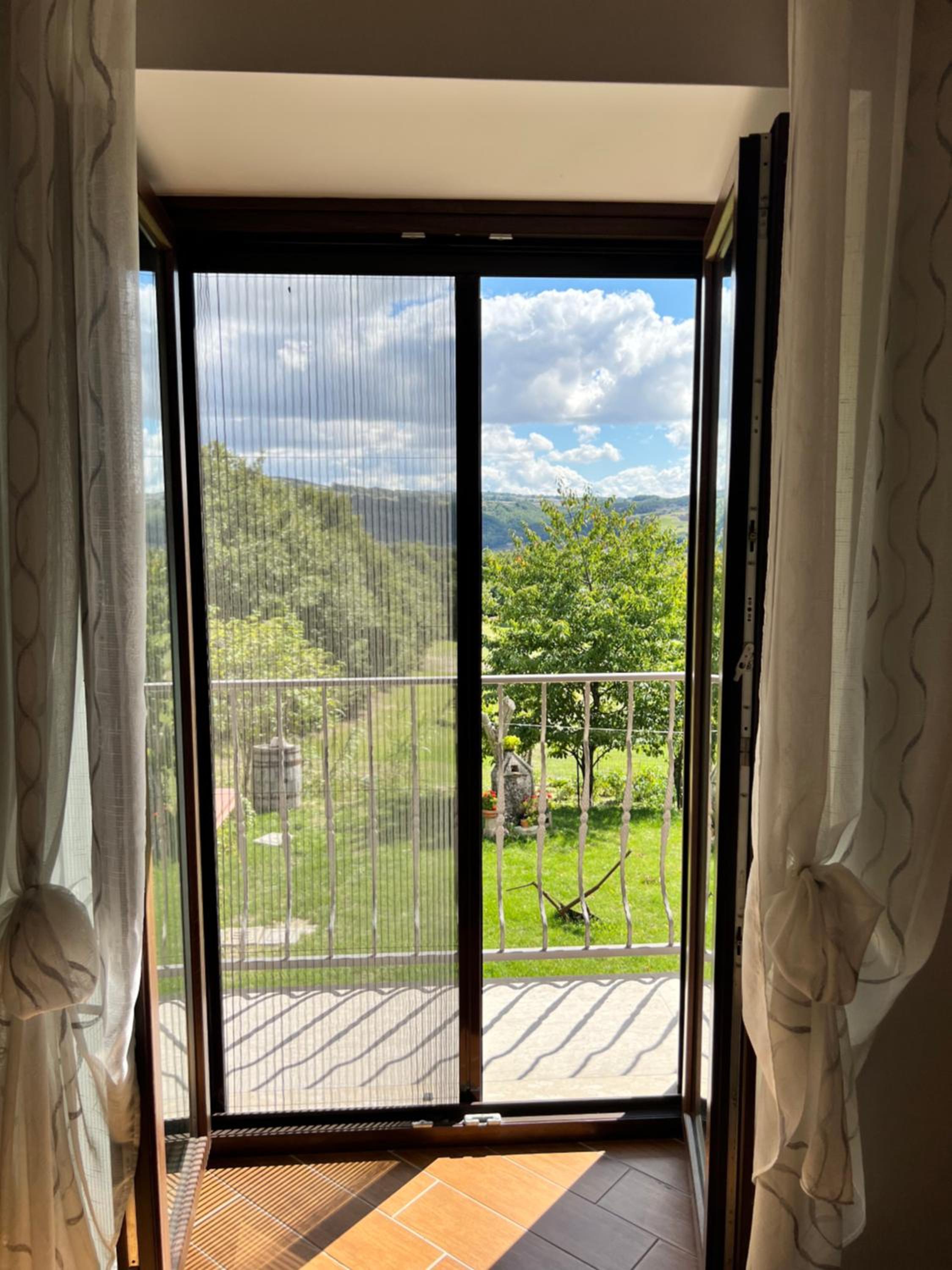 Deluxe Double Room (2 Adults + 1 Child) photo 2