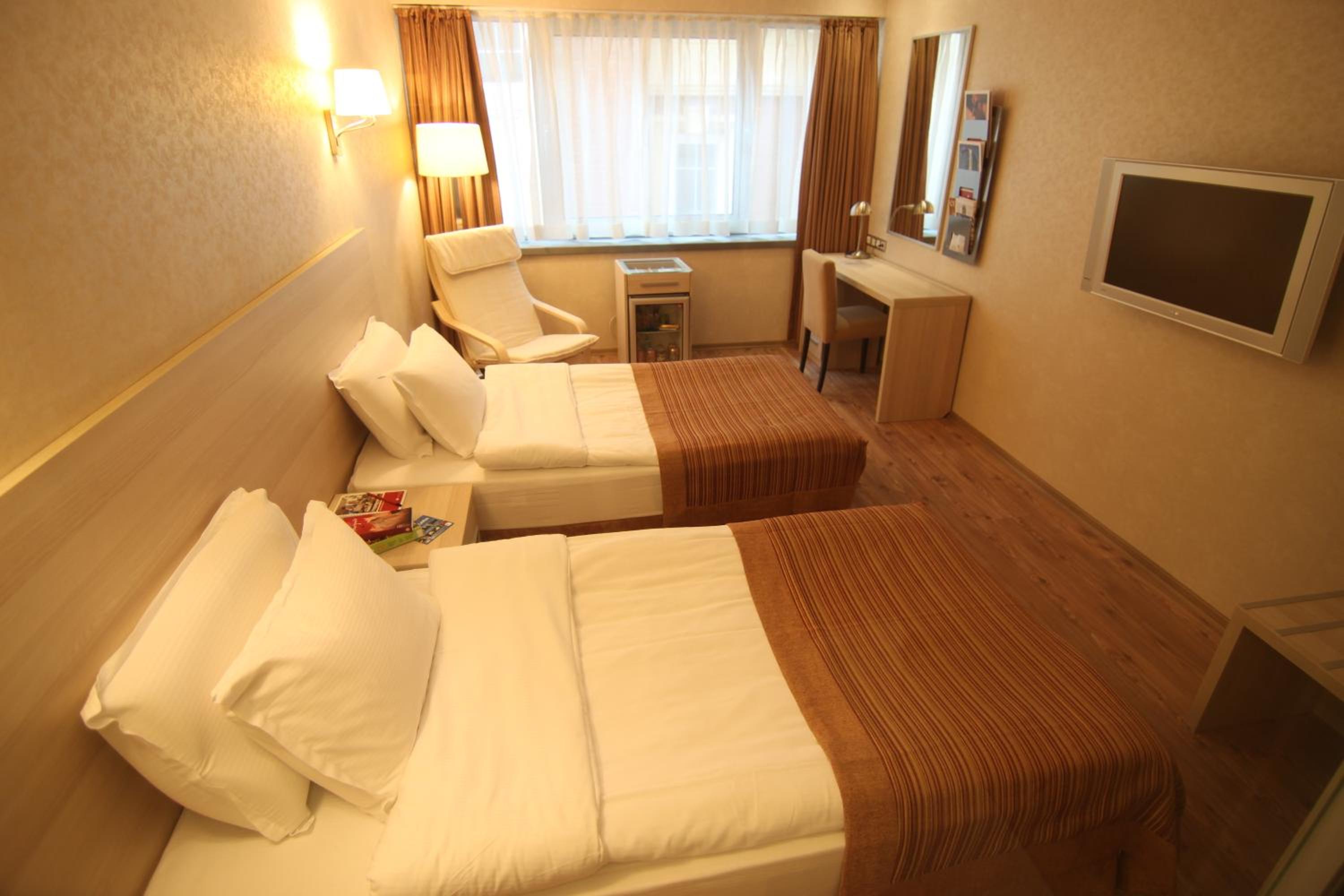 Twin Room - Photo 3