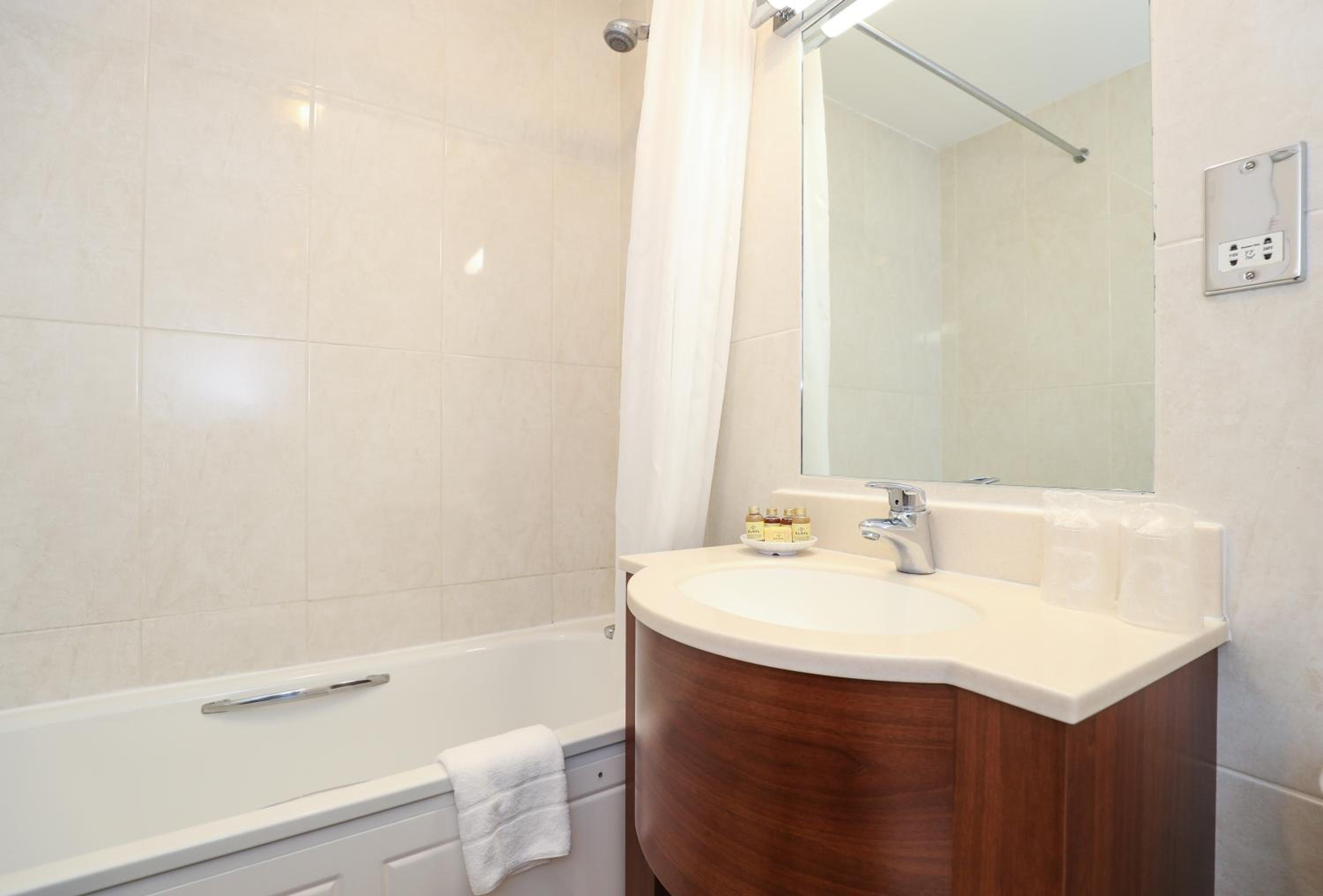 Double Room - Photo 16
