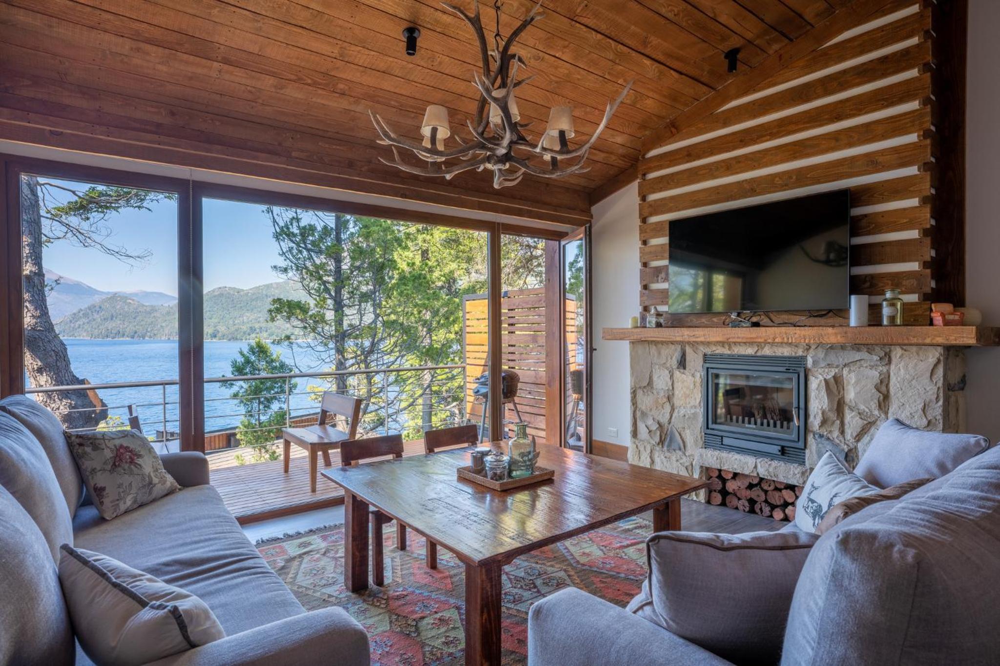 Apartment With Lake View