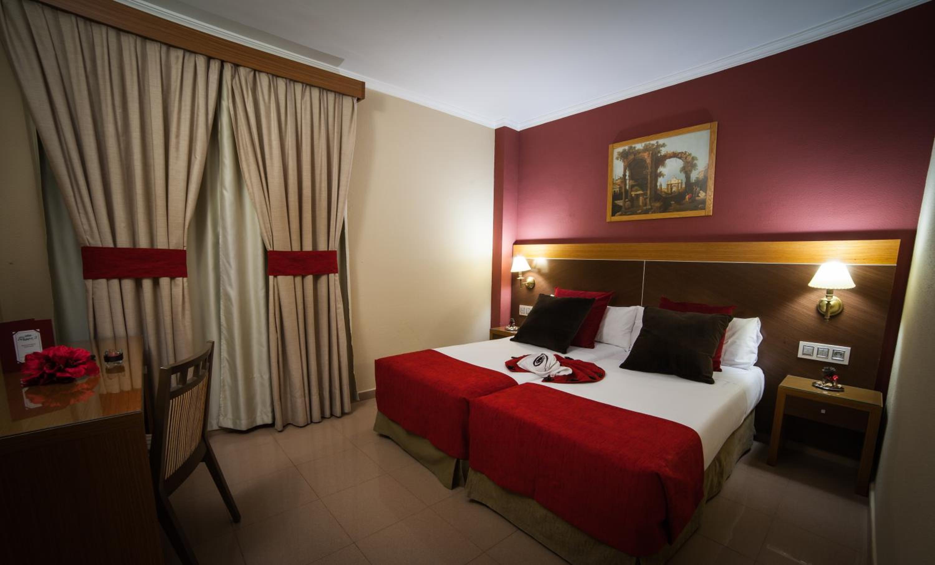 Standard Twin Room - Photo 2
