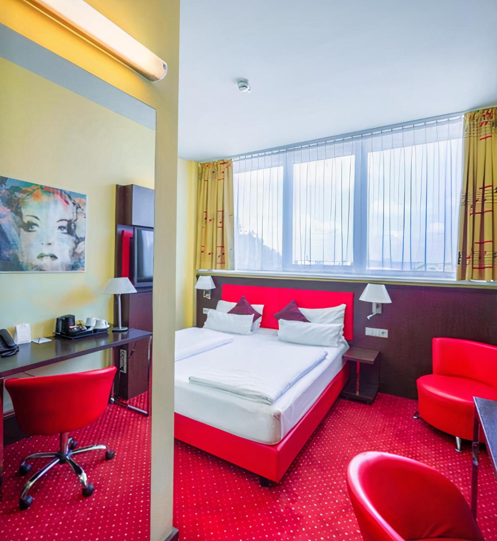 Standard Twin Room - Photo 1