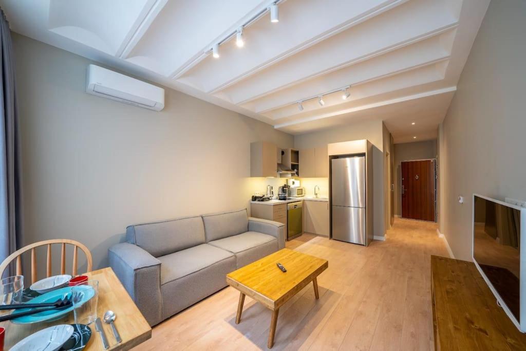 One-Bedroom Apartment photo 2