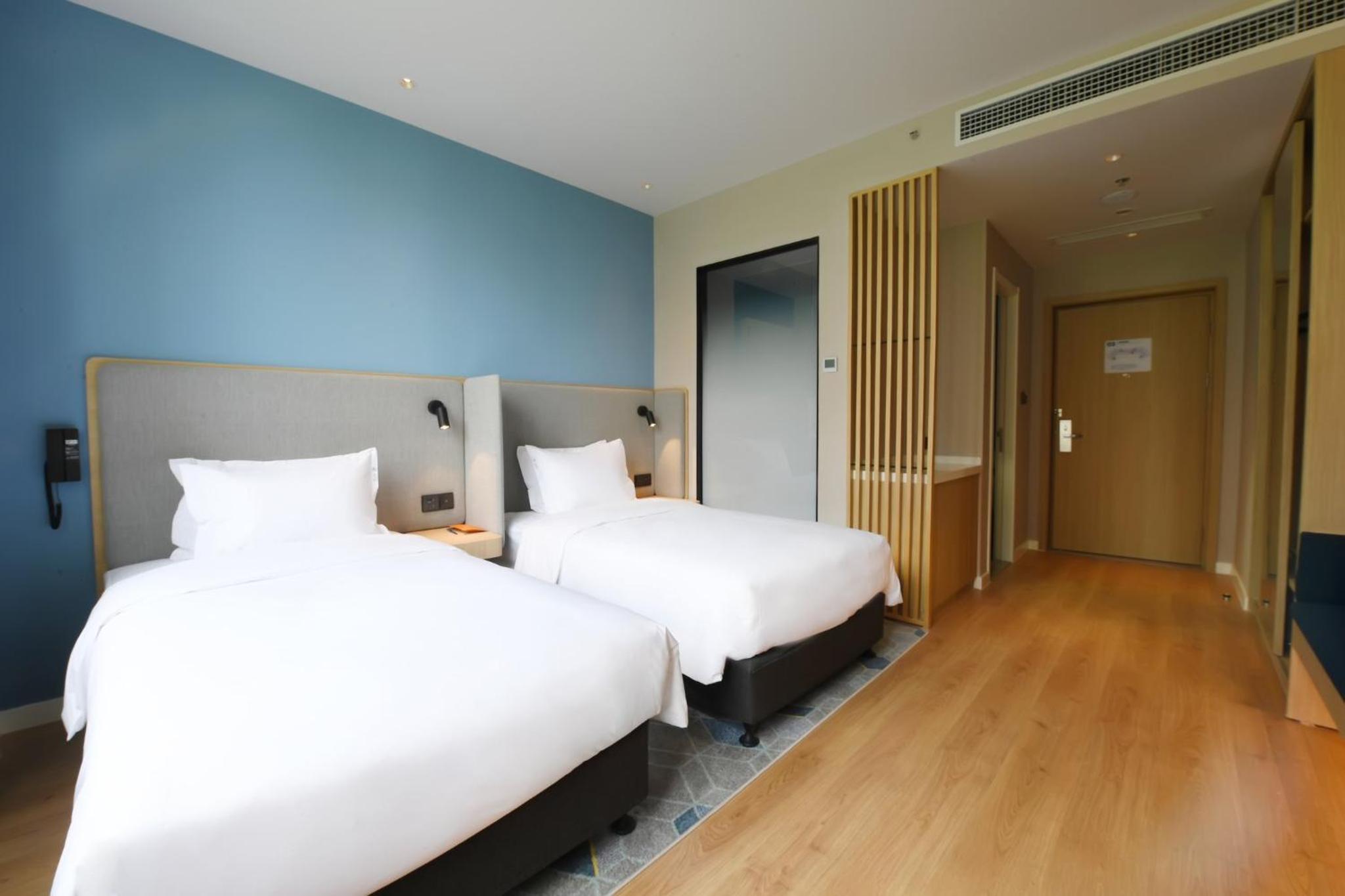 Standard Twin Room - Photo 2