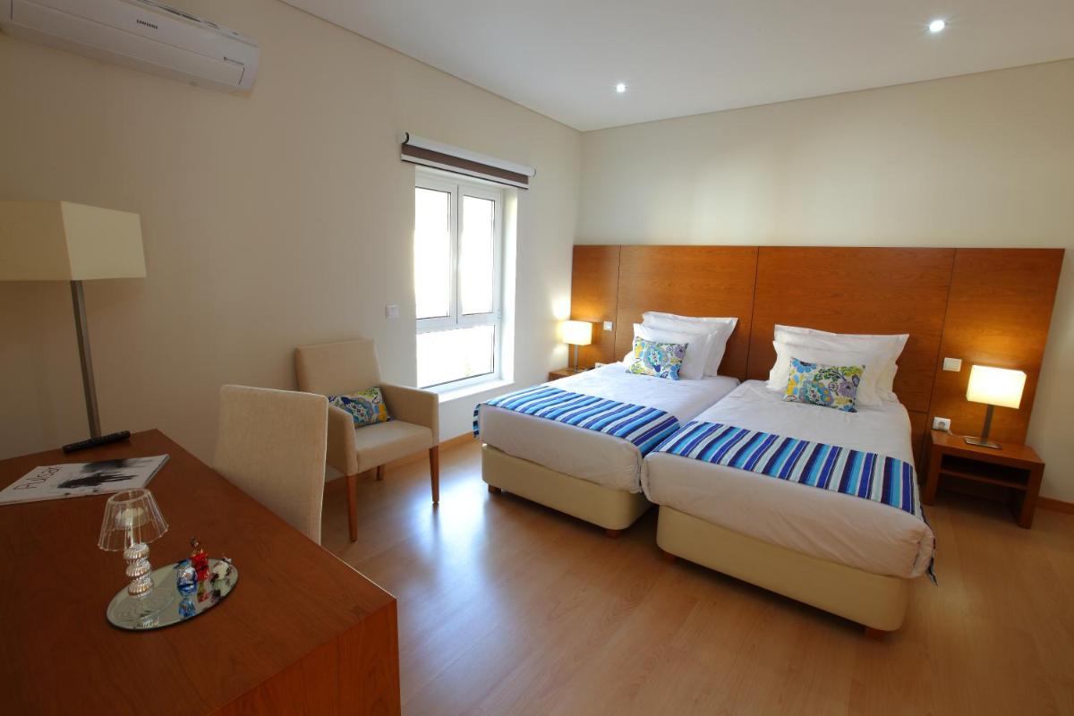 Twin Room with Private Bathroom photo 2