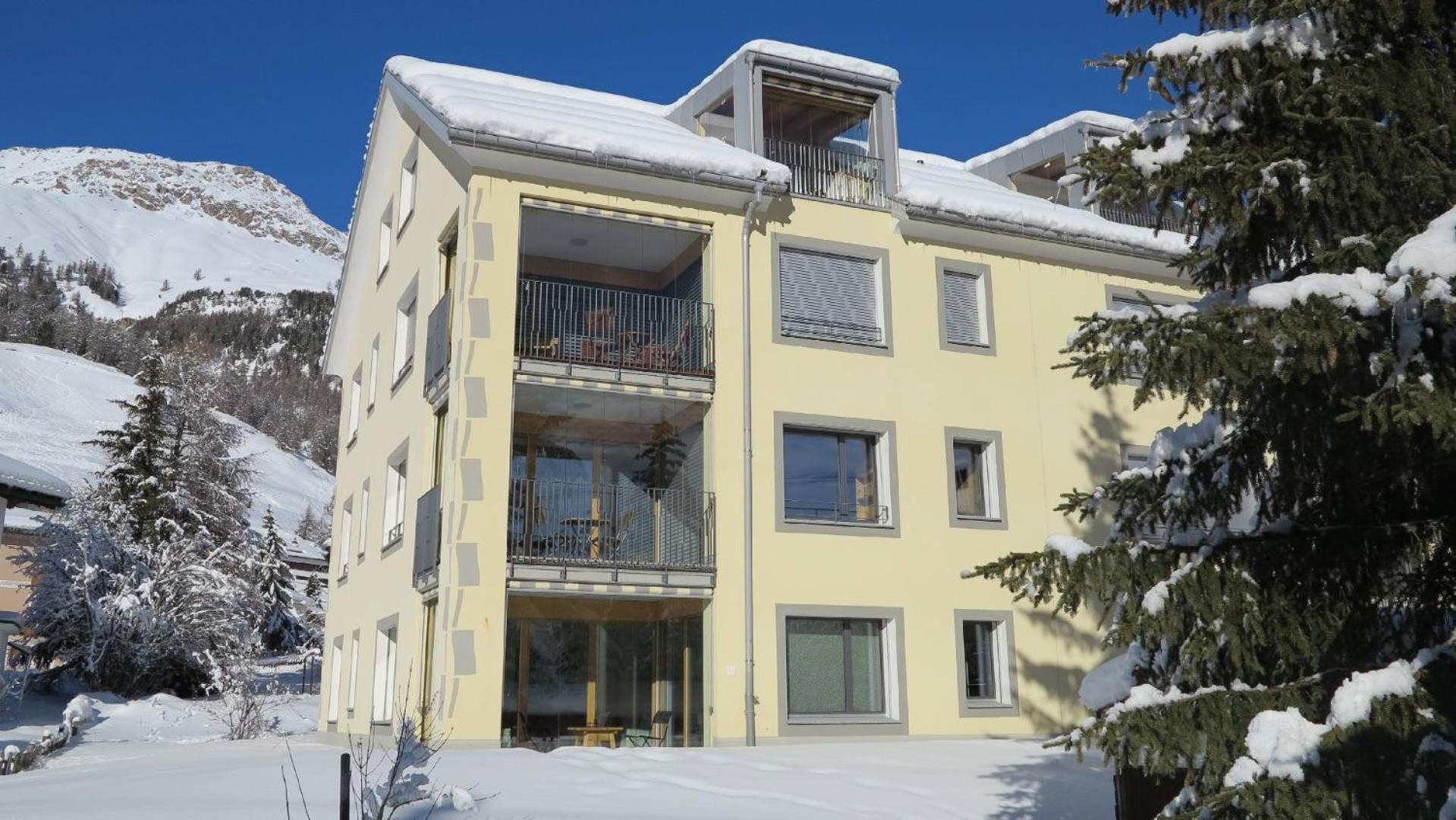 Apartment with Mountain View photo 3