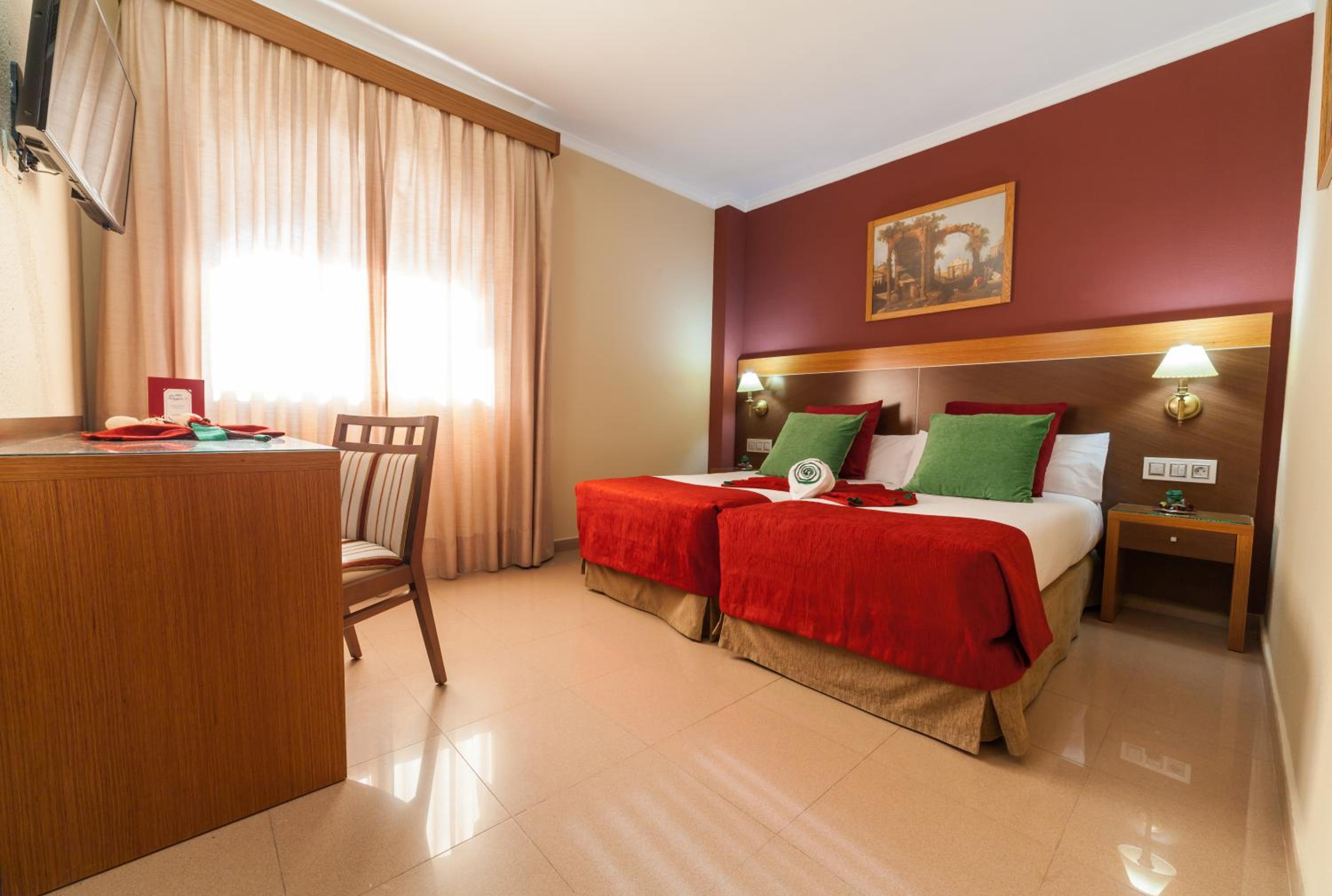 Standard Twin Room - Photo 1