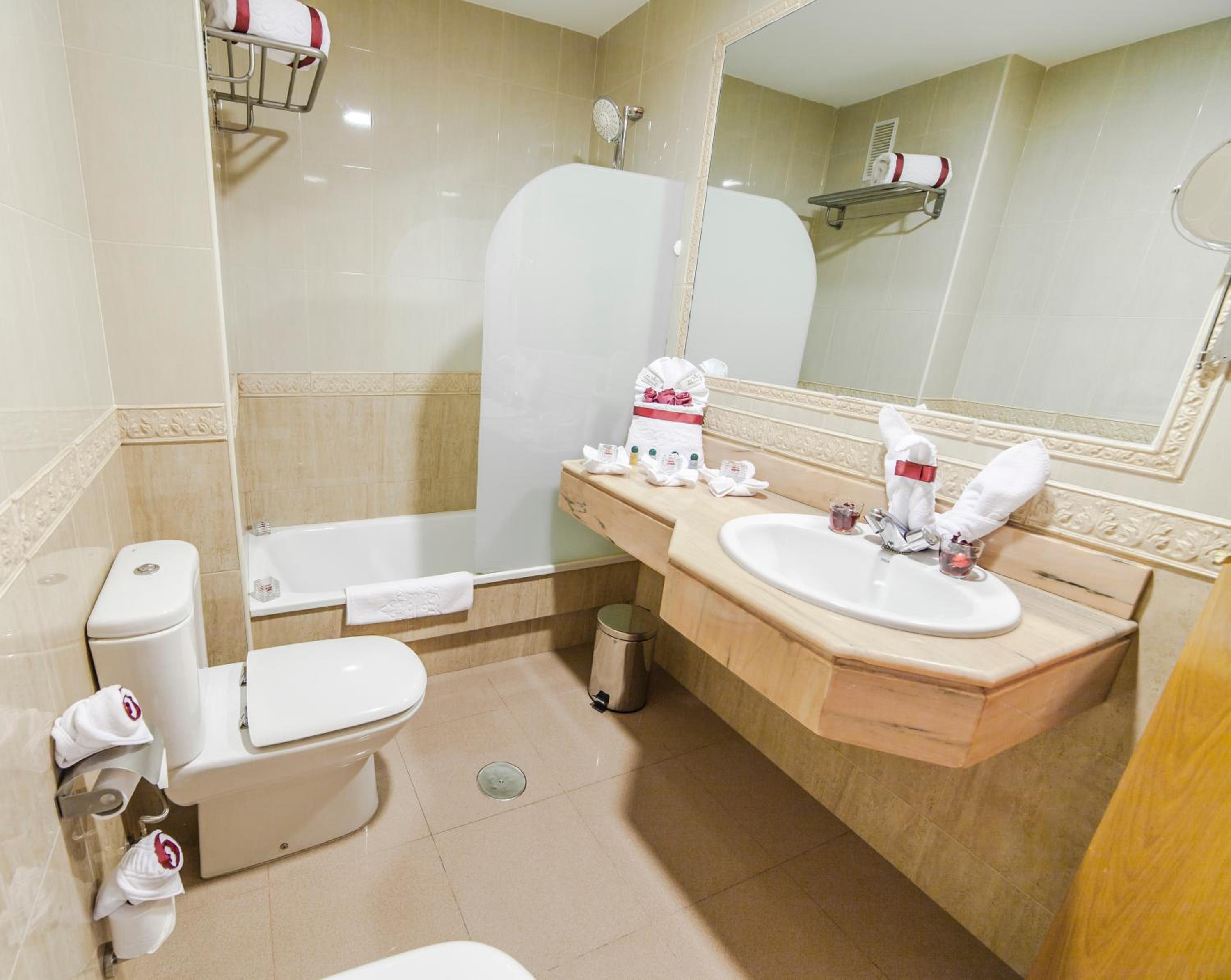 Standard Twin Room - Photo 5