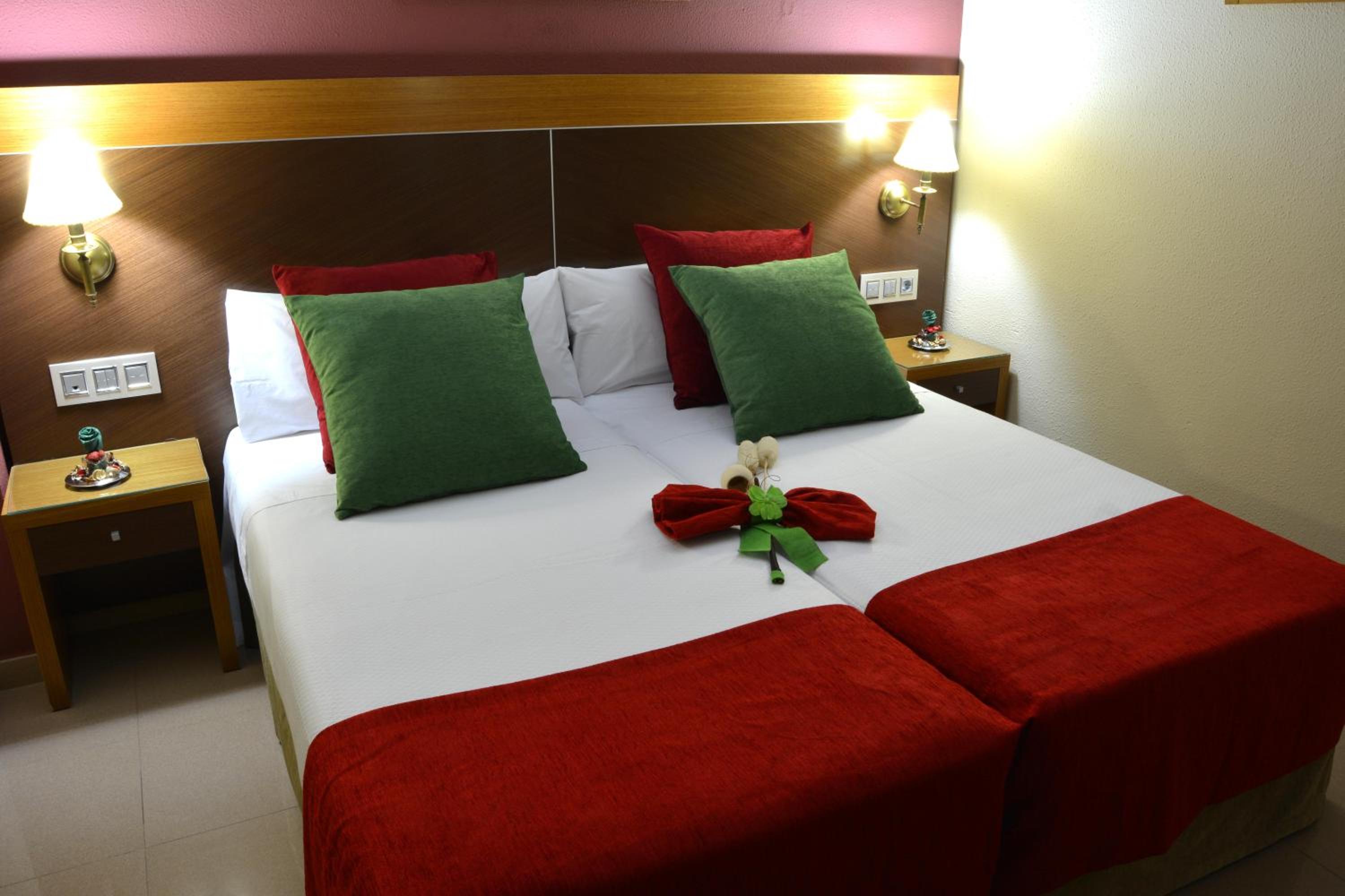 Standard Twin Room - Photo 4