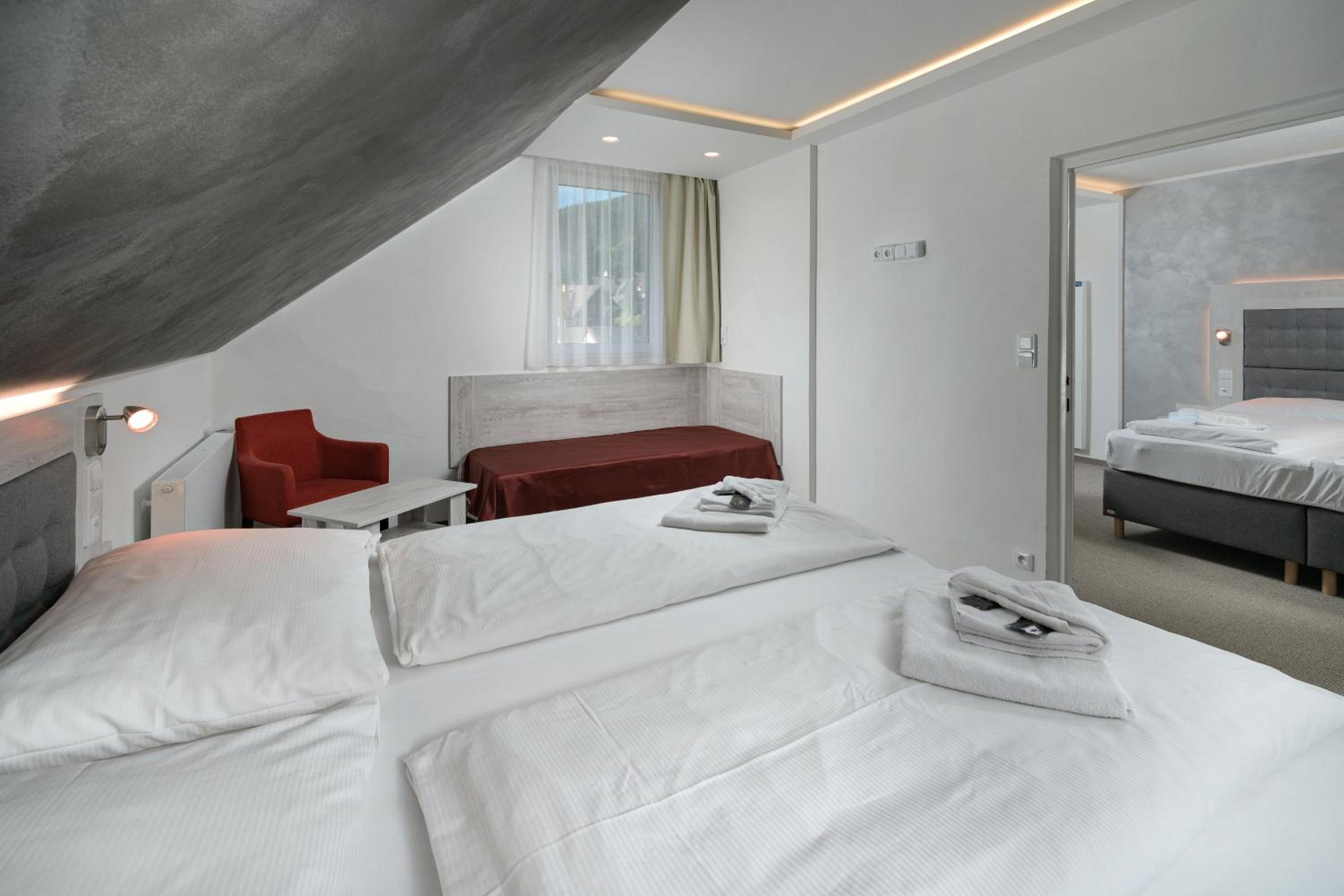 Comfort Suite with Balcony - Photo 5