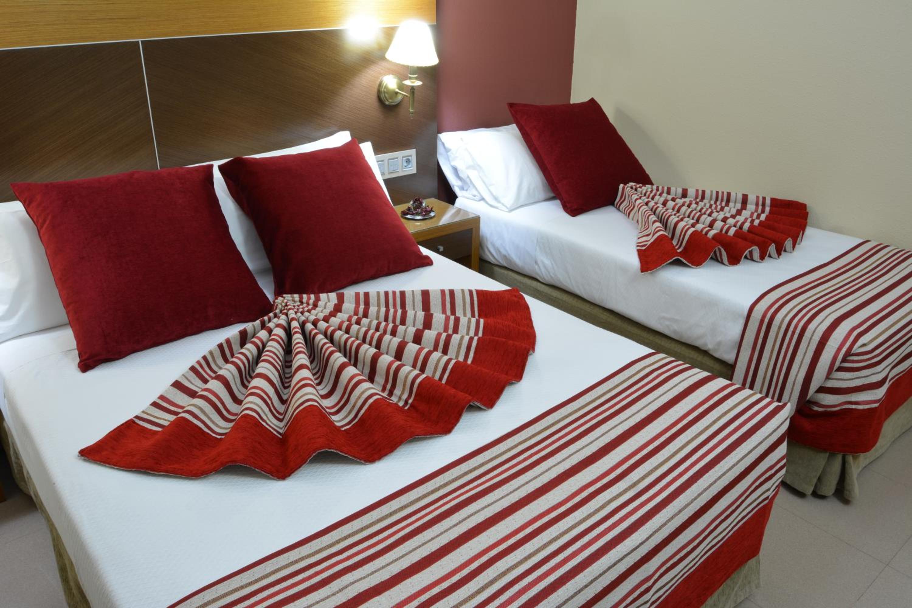 Double Room with Extra Bed photo 2