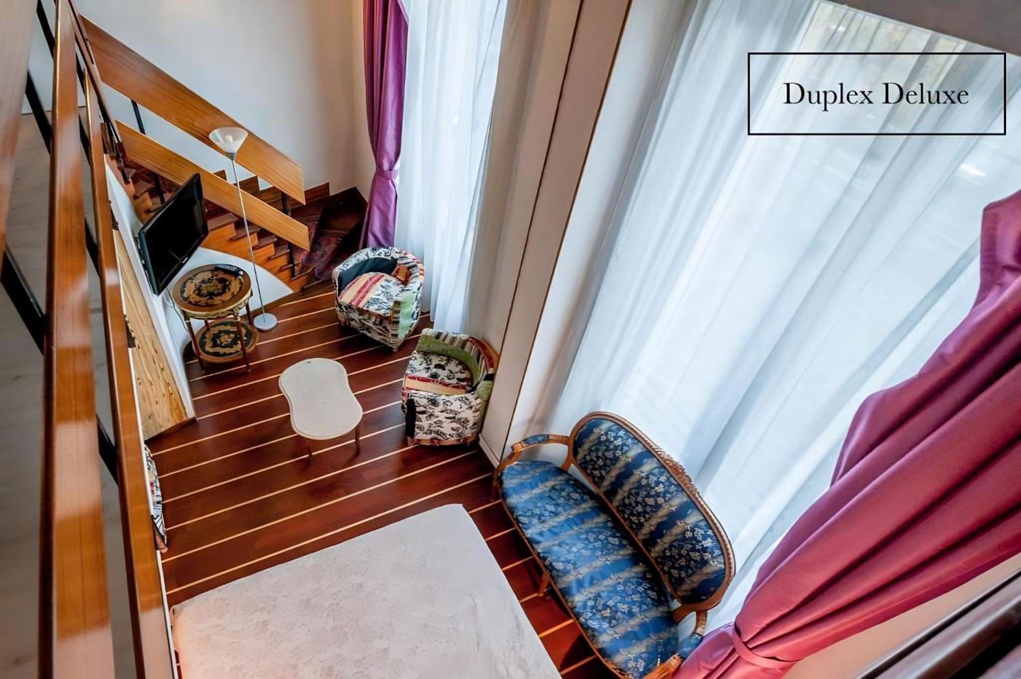 Duplex Deluxe Family Room photo 2