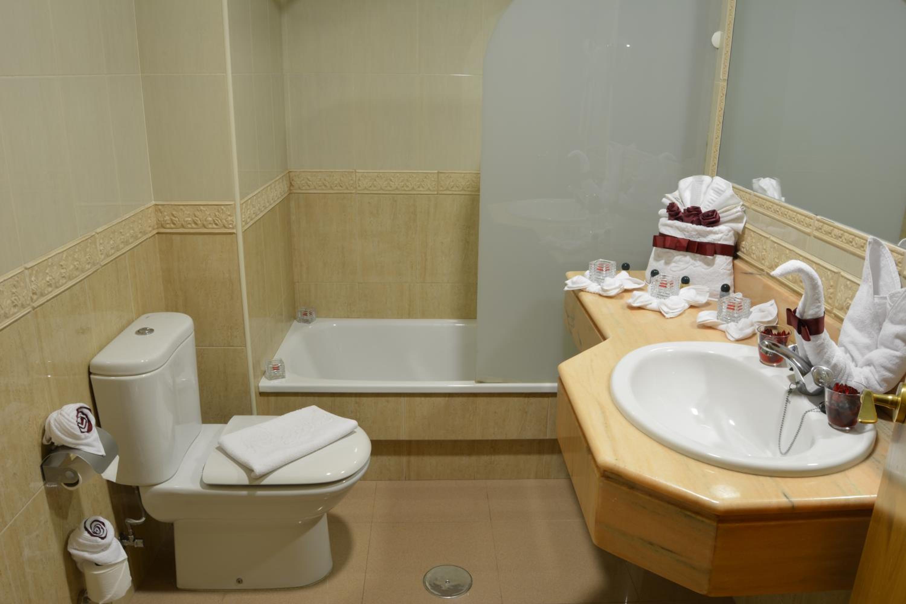 Double Room - Photo 7