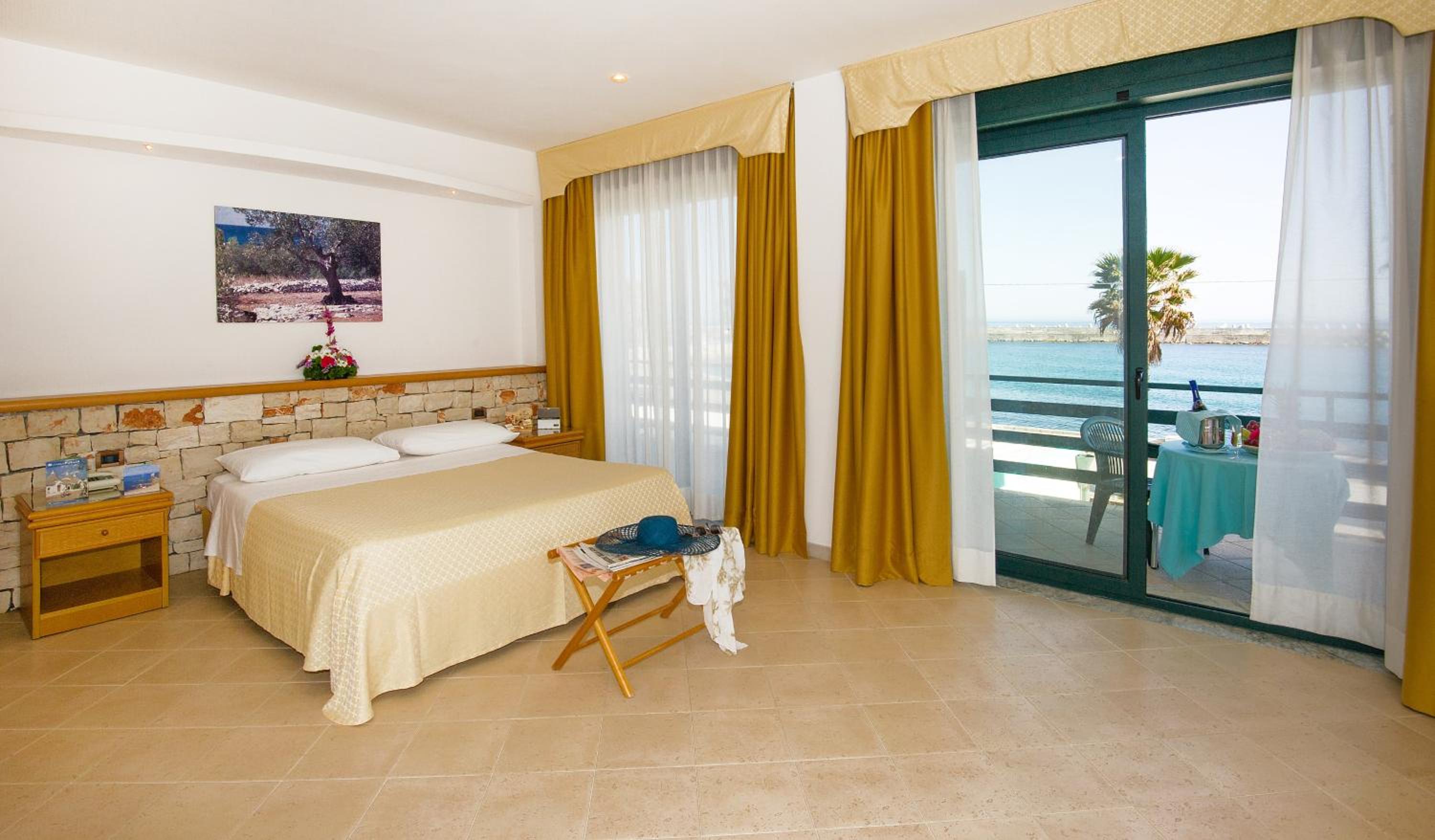 Double Room with Balcony and Sea View photo 2