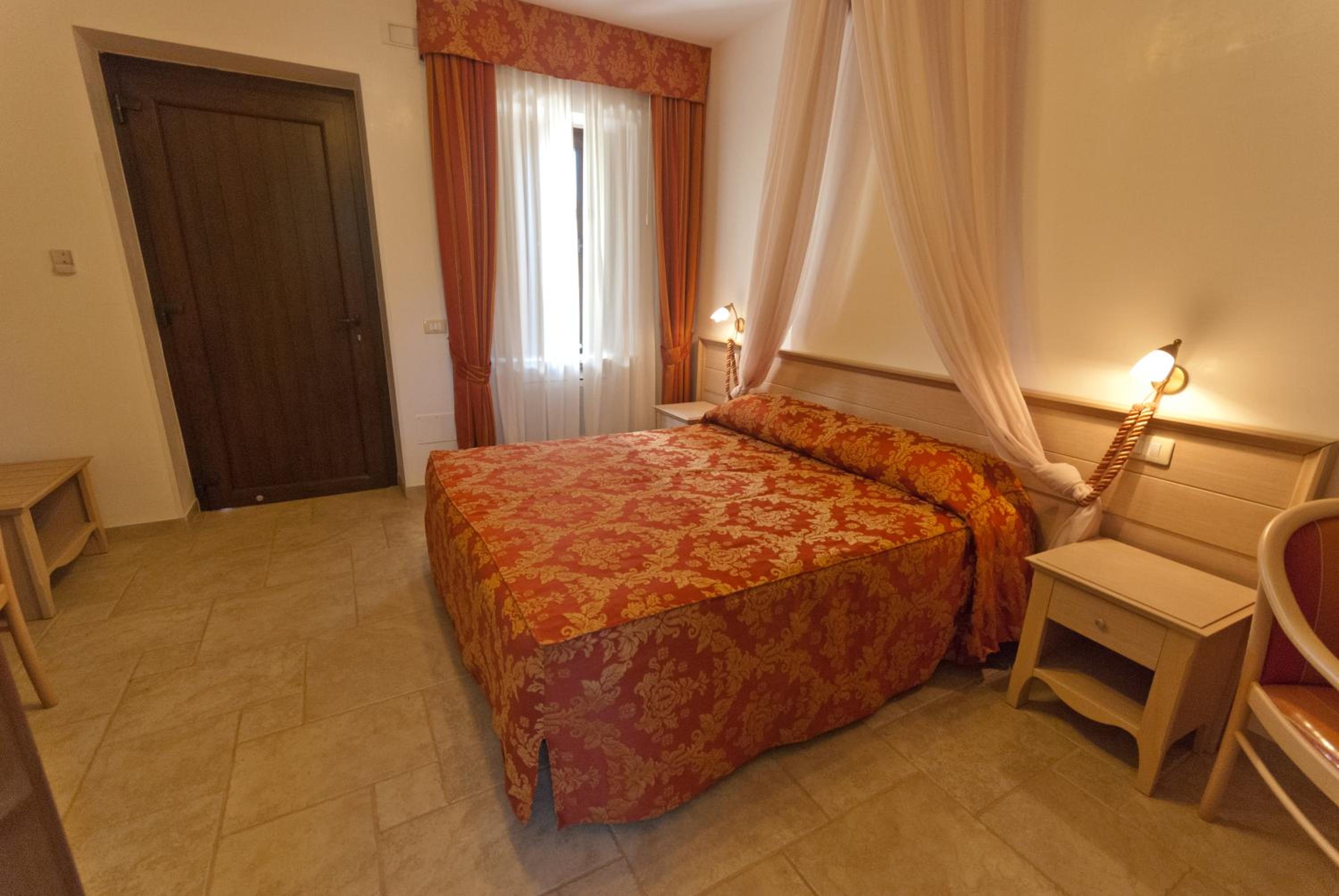 Double or Twin Room photo 3