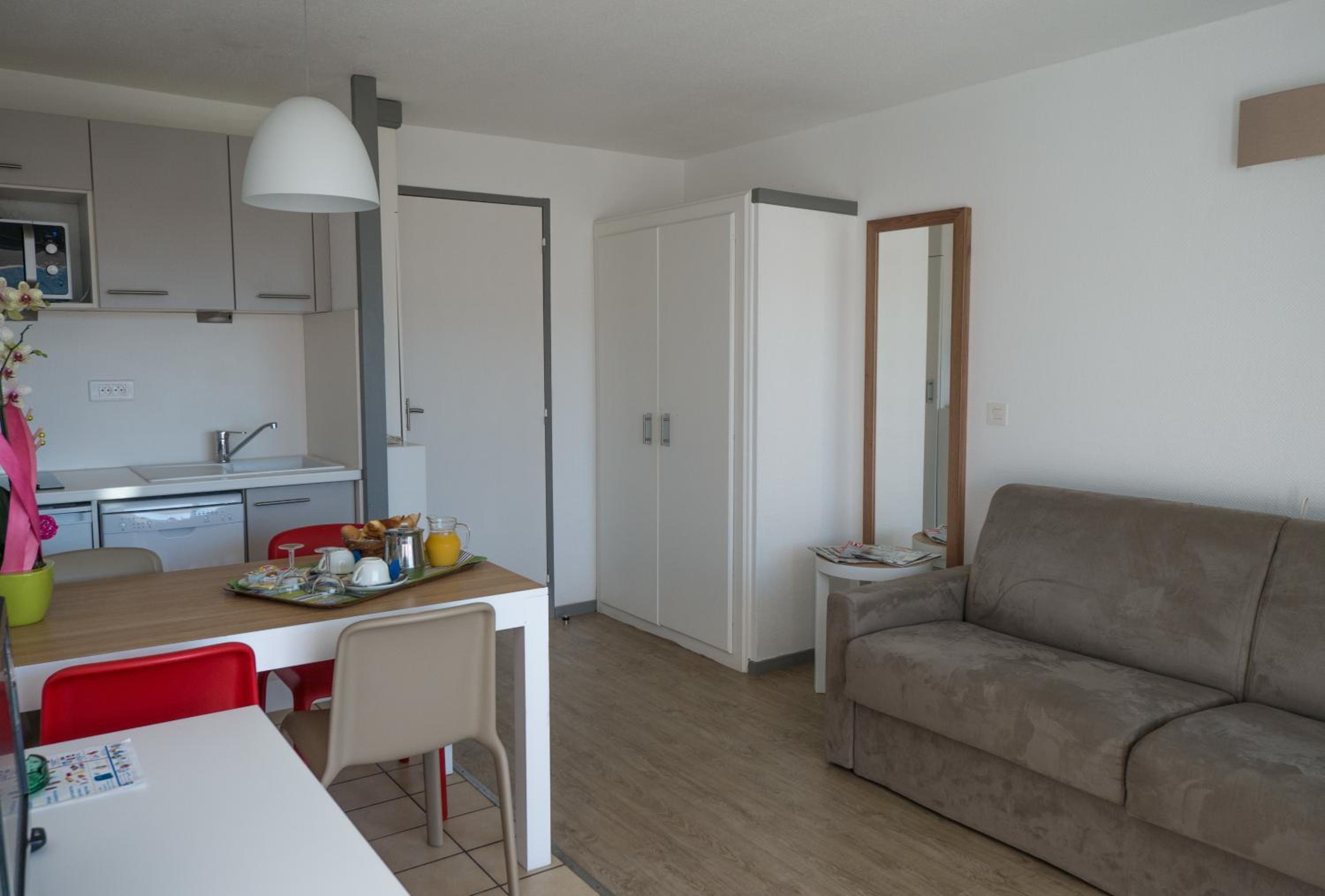 Studio (2 Adults) - Harbor or Pool Side