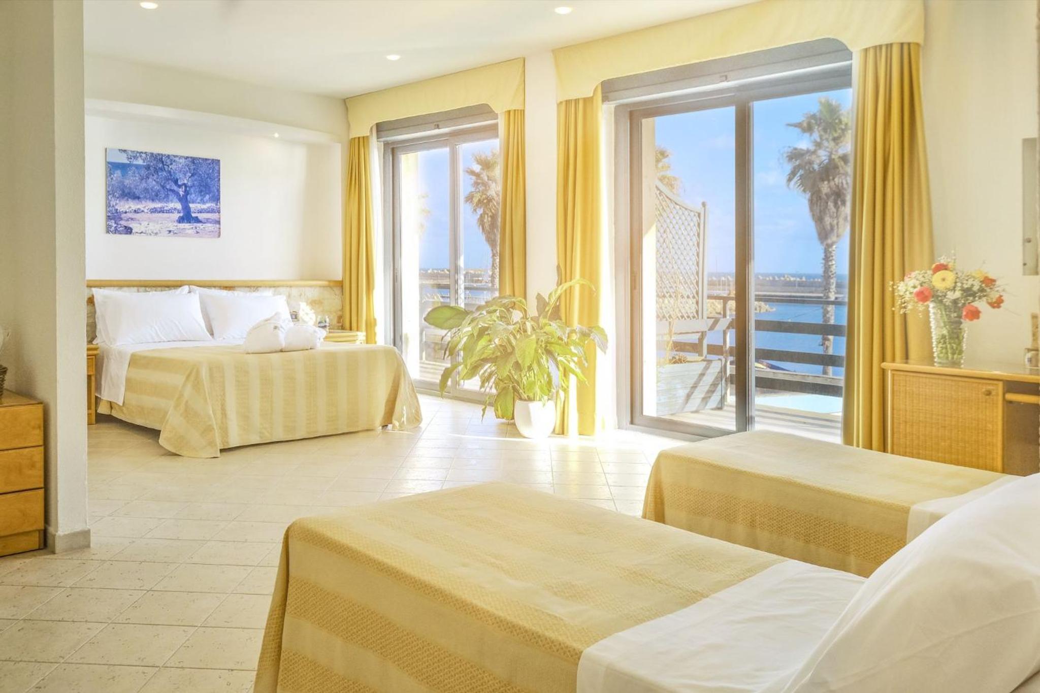 Double Room with Balcony and Sea View