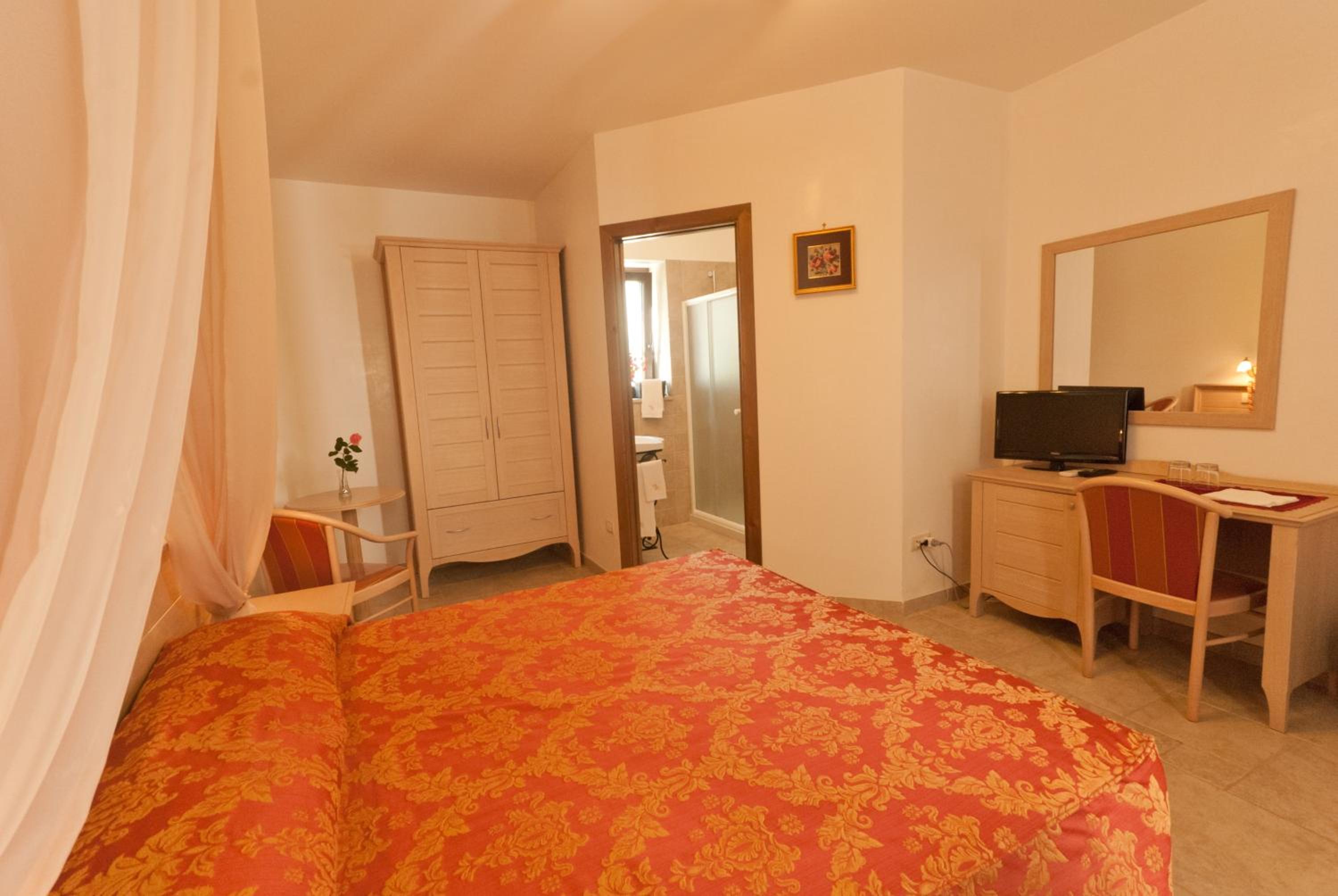 Double or Twin Room photo 1
