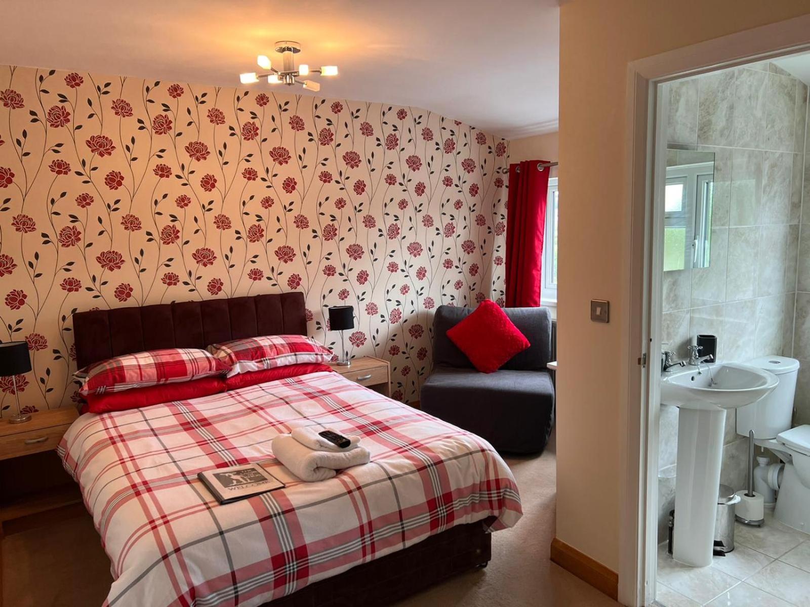 Double Room With Private Bathroom photo 1