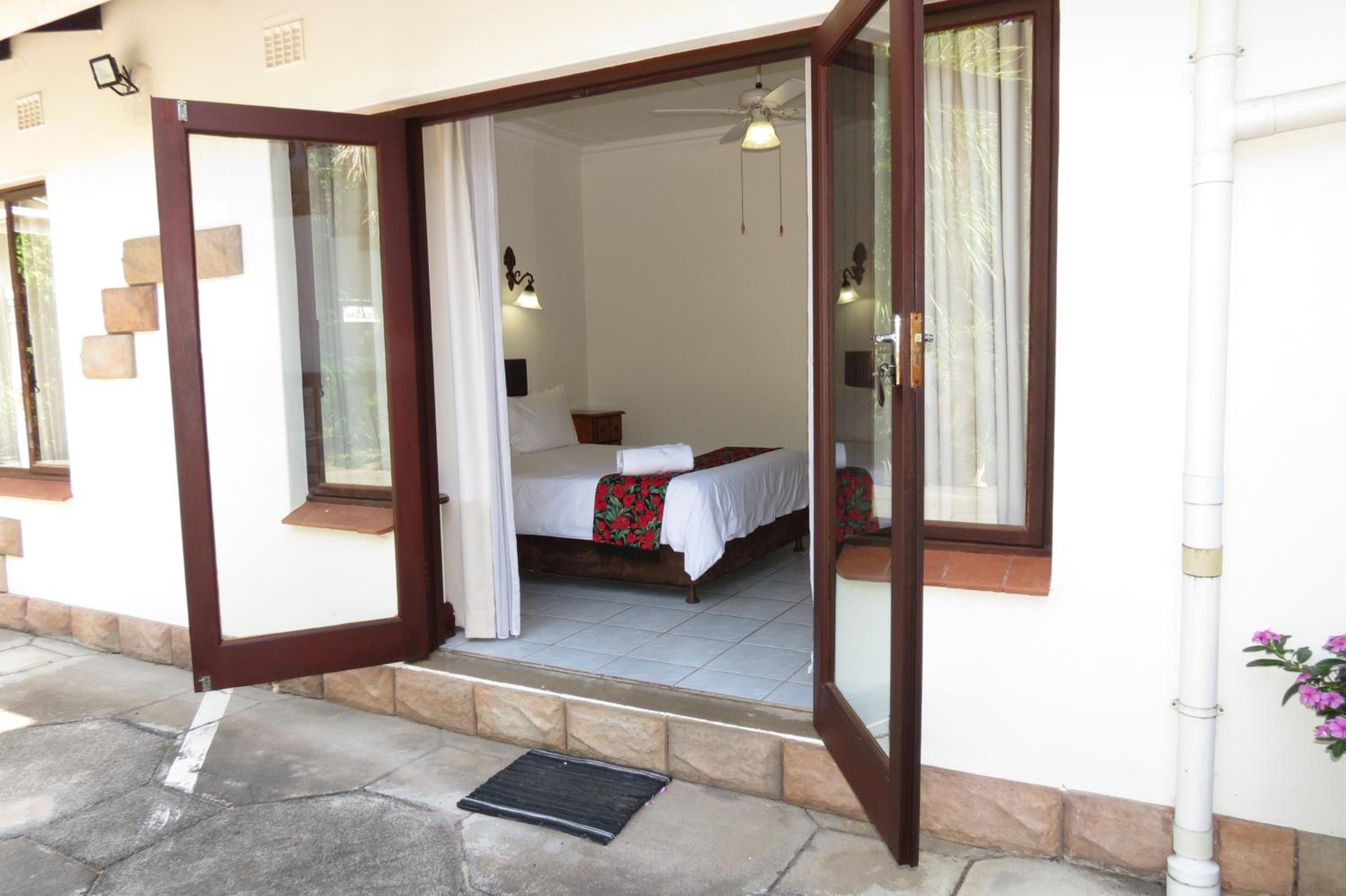 Double Room - Photo 10