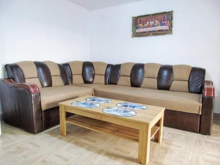 Two-Bedroom House - Photo 2