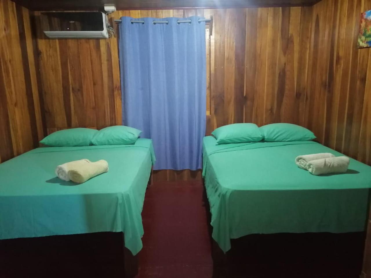 Deluxe Quadruple Room with Private Bathroom photo 1