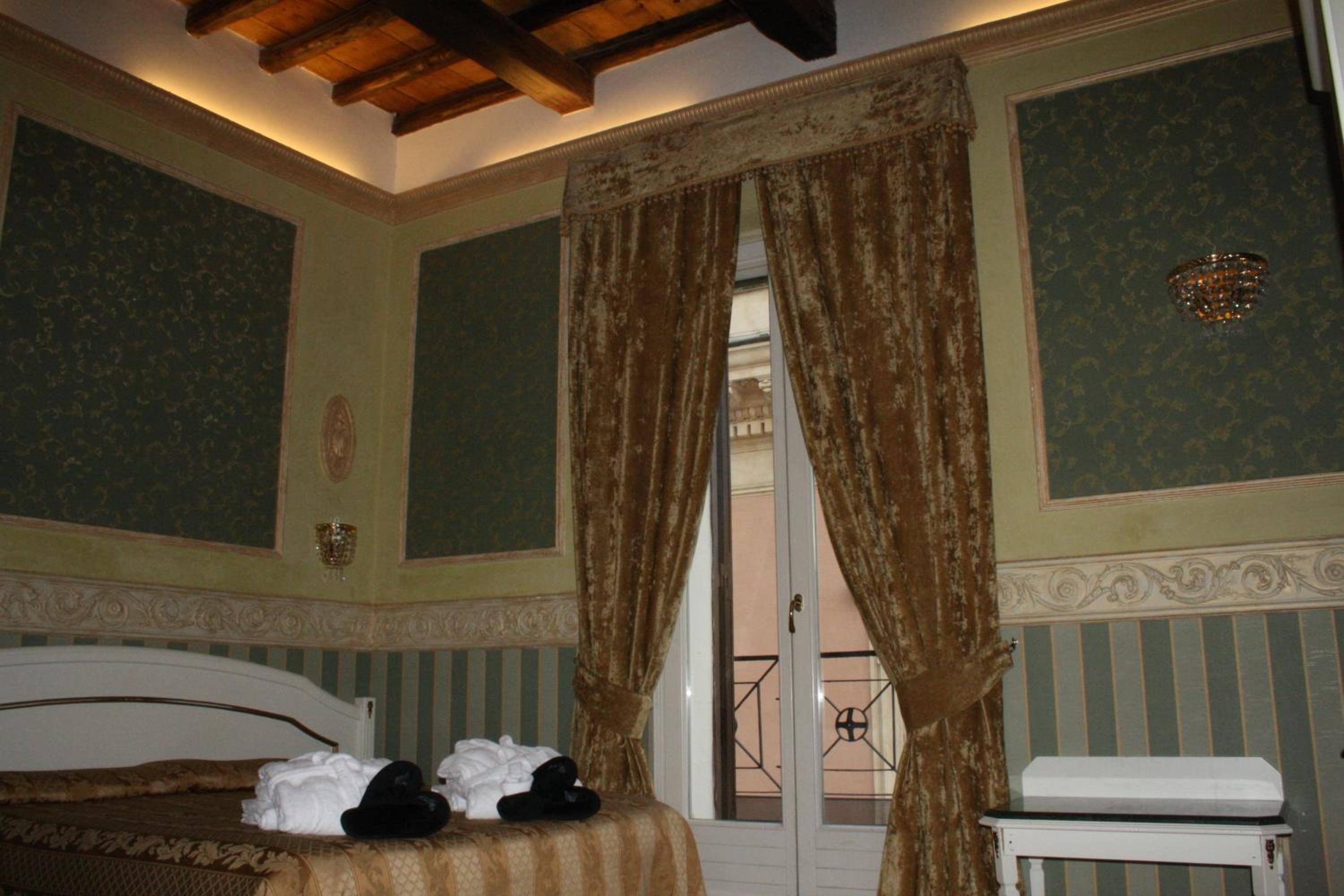 Deluxe Double or Twin Room with City View photo 3