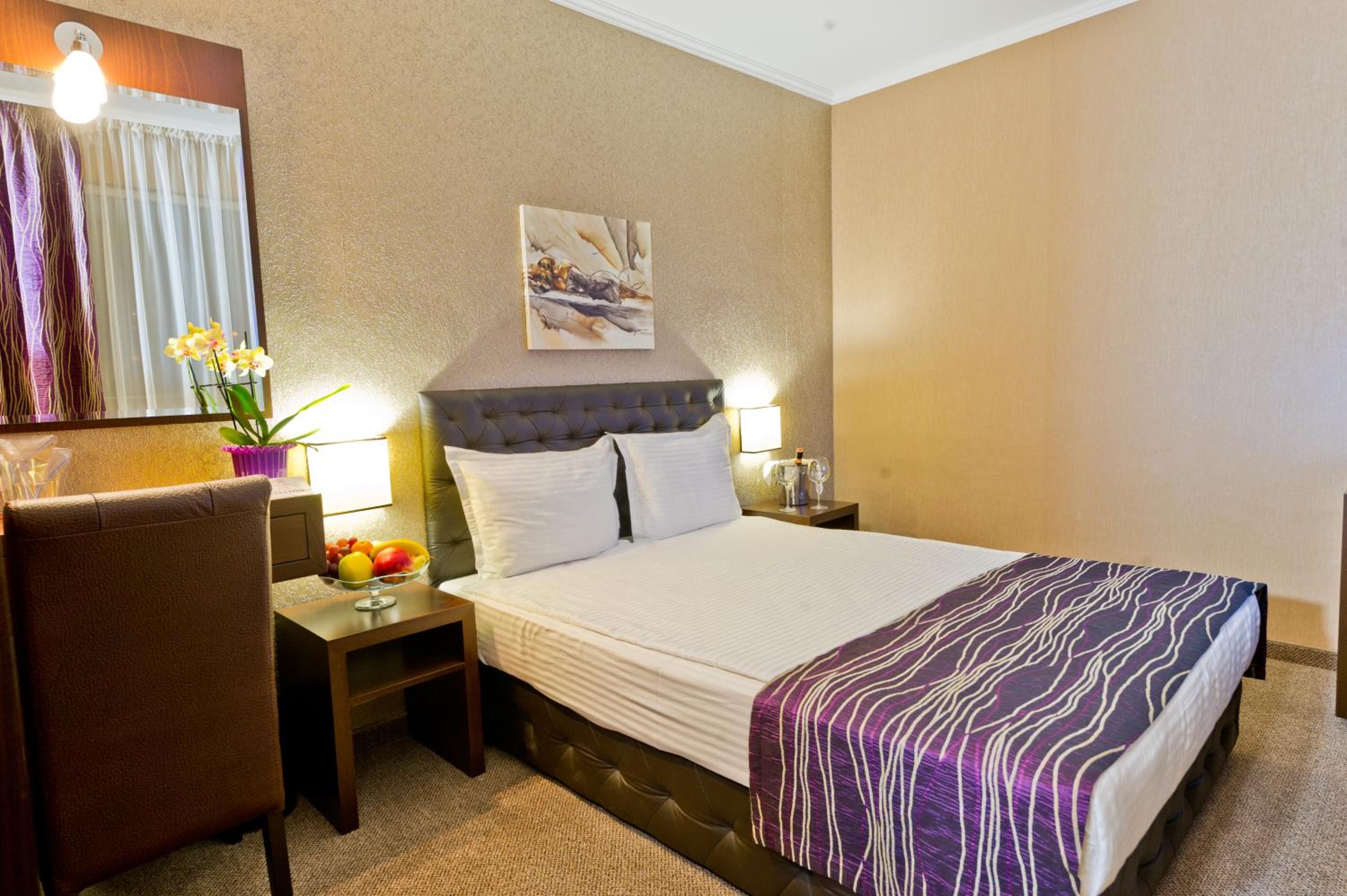 Double or Twin Room - Photo 6
