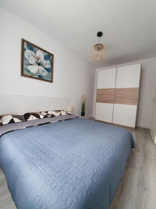 One-Bedroom Apartment - Photo 12