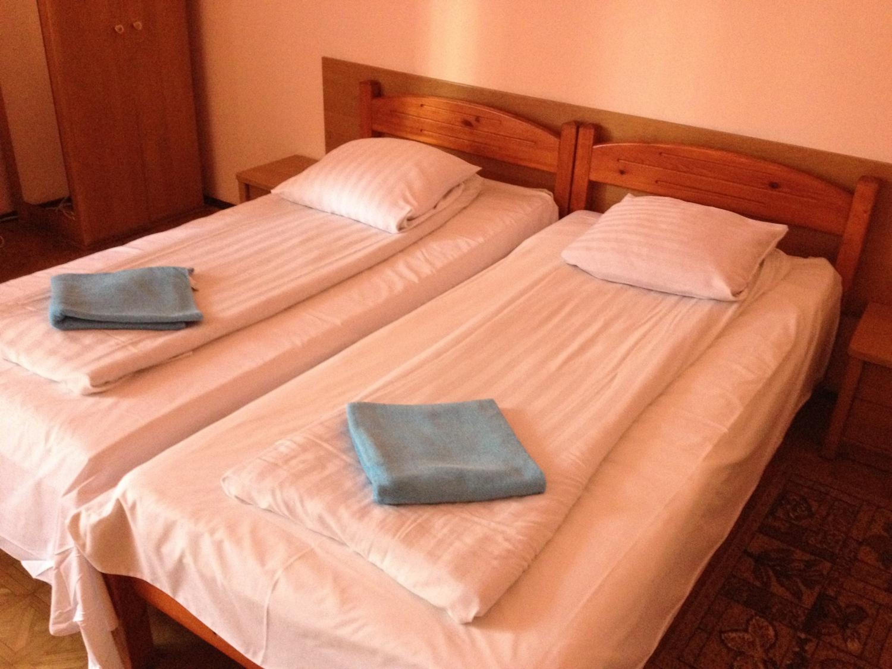 Twin Room - Photo 3