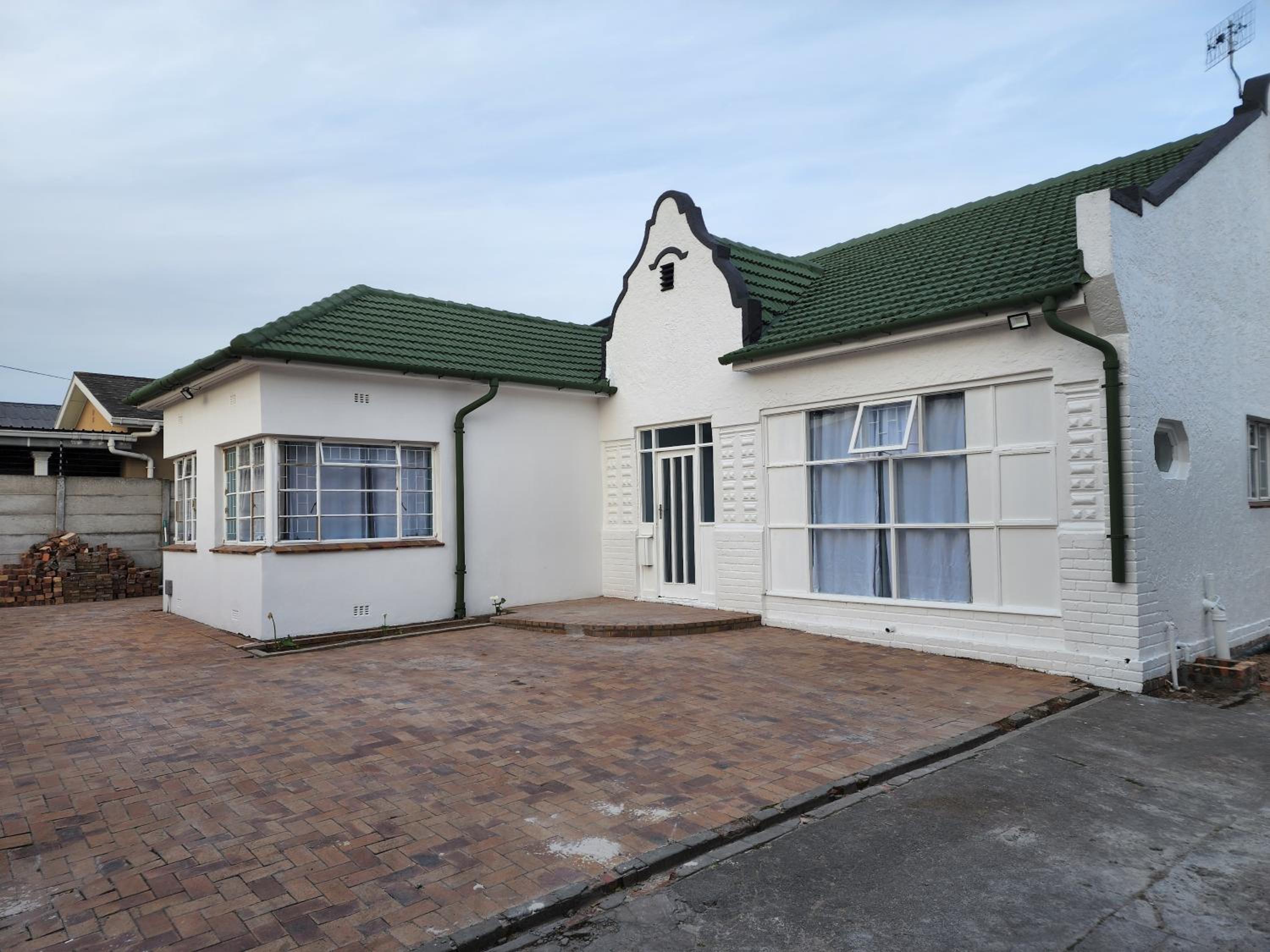 Double Room (1 Adult + 1 Child) - Photo 9
