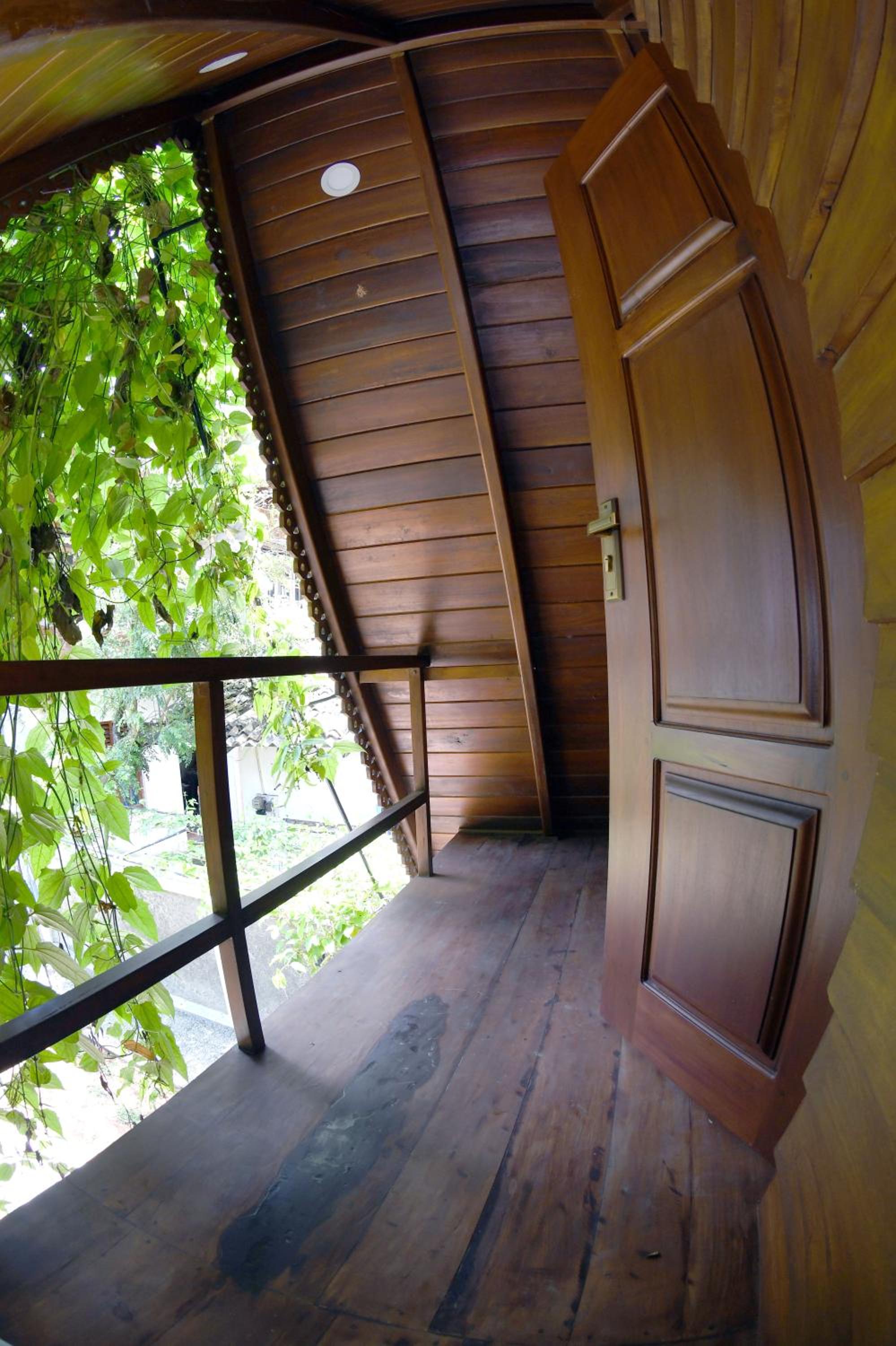 Deluxe Double Room with Balcony photo 3
