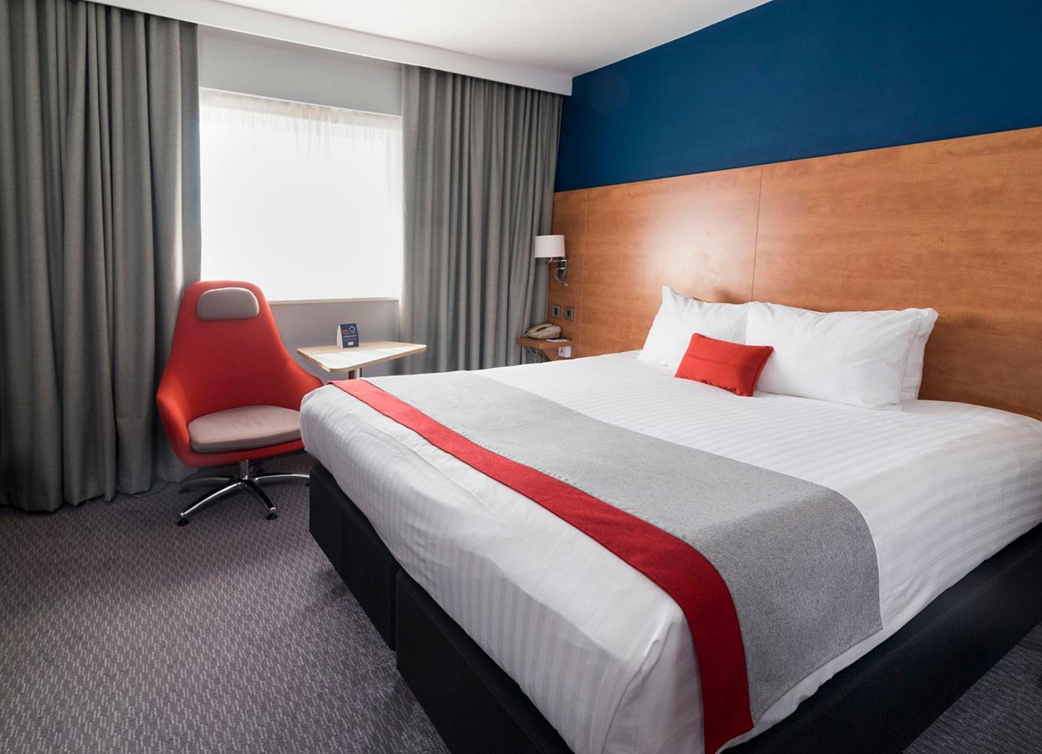 Standard Room with Free Hot Breakfast - Photo 4