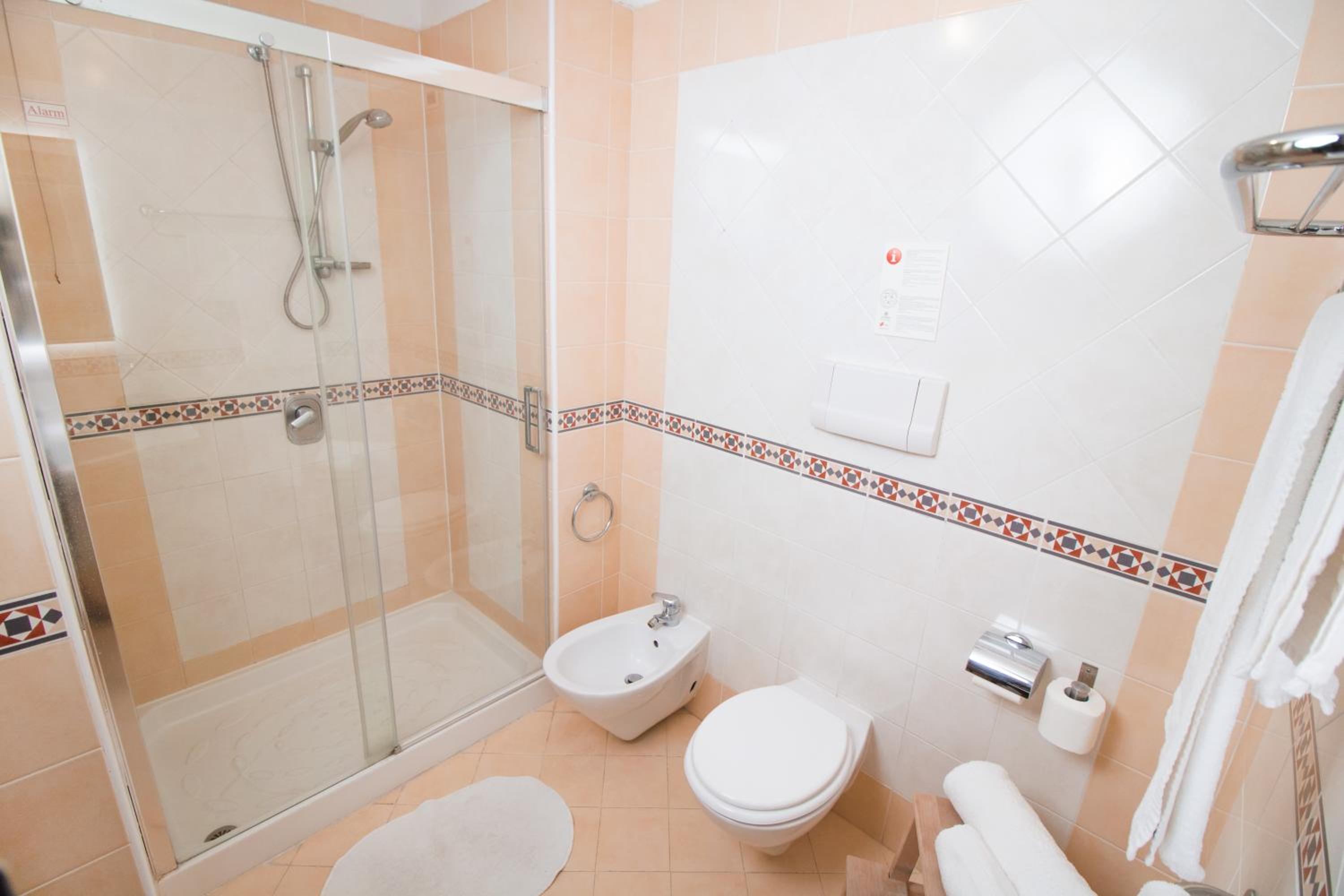 Economy Double or Twin Room with Balcony Internal View  - Photo 4