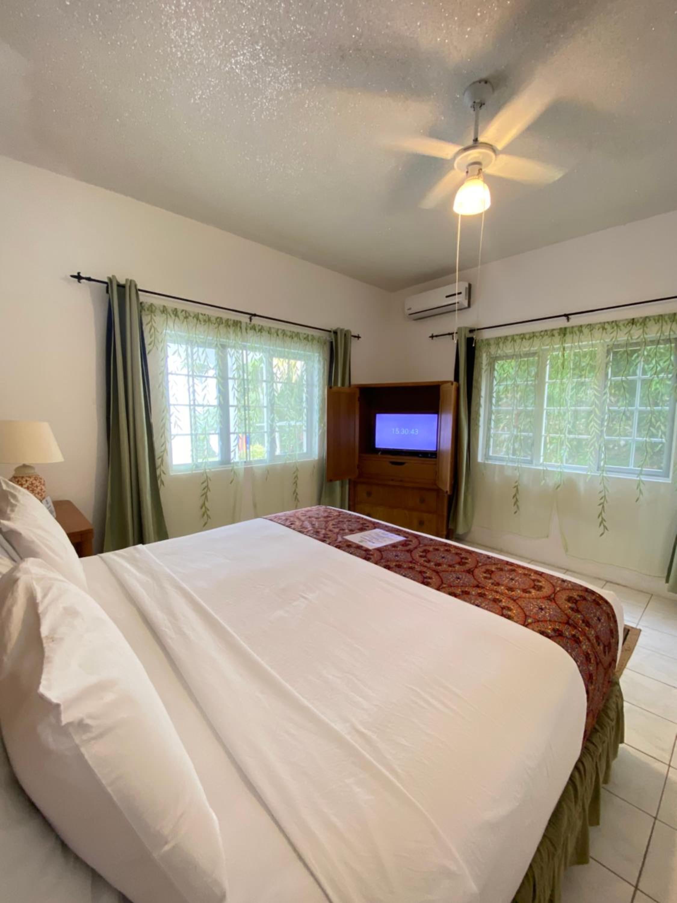 King Room with Pool View photo 3